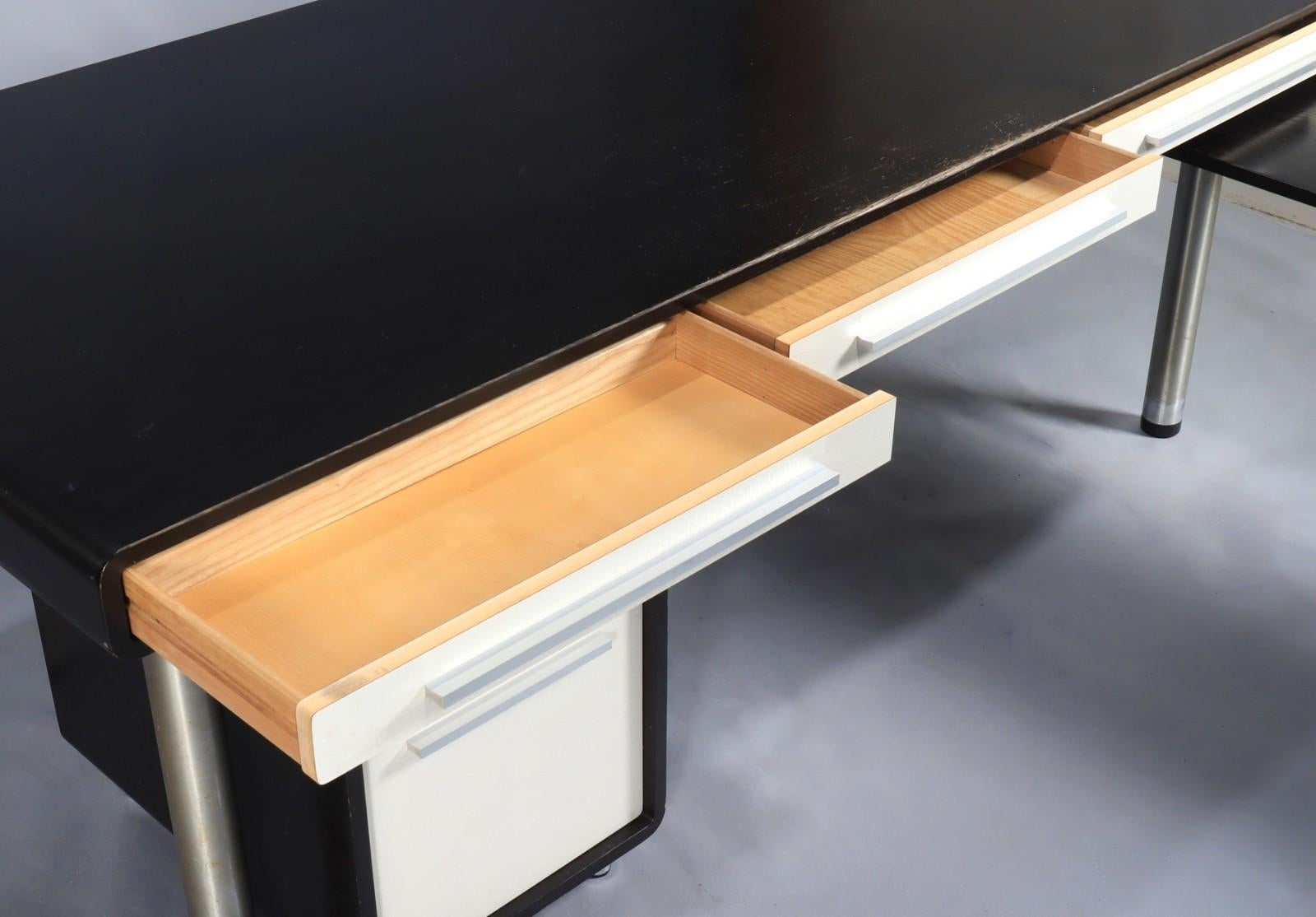 Acier Bureau Dyrlund modèle 'Space' avec table d'appoint et module de tiroir en vente