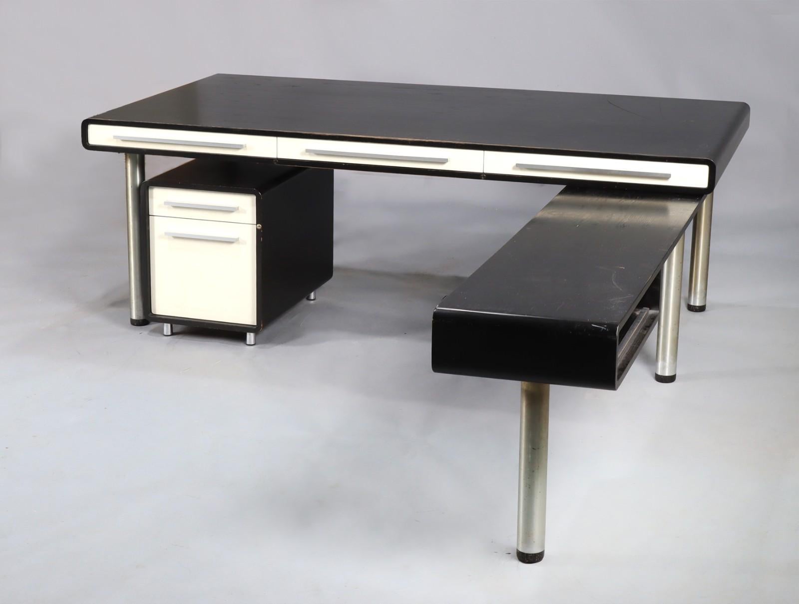 Bureau Dyrlund modèle 'Space' avec table d'appoint et module de tiroir en vente 1
