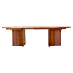 Dyrlund dining table