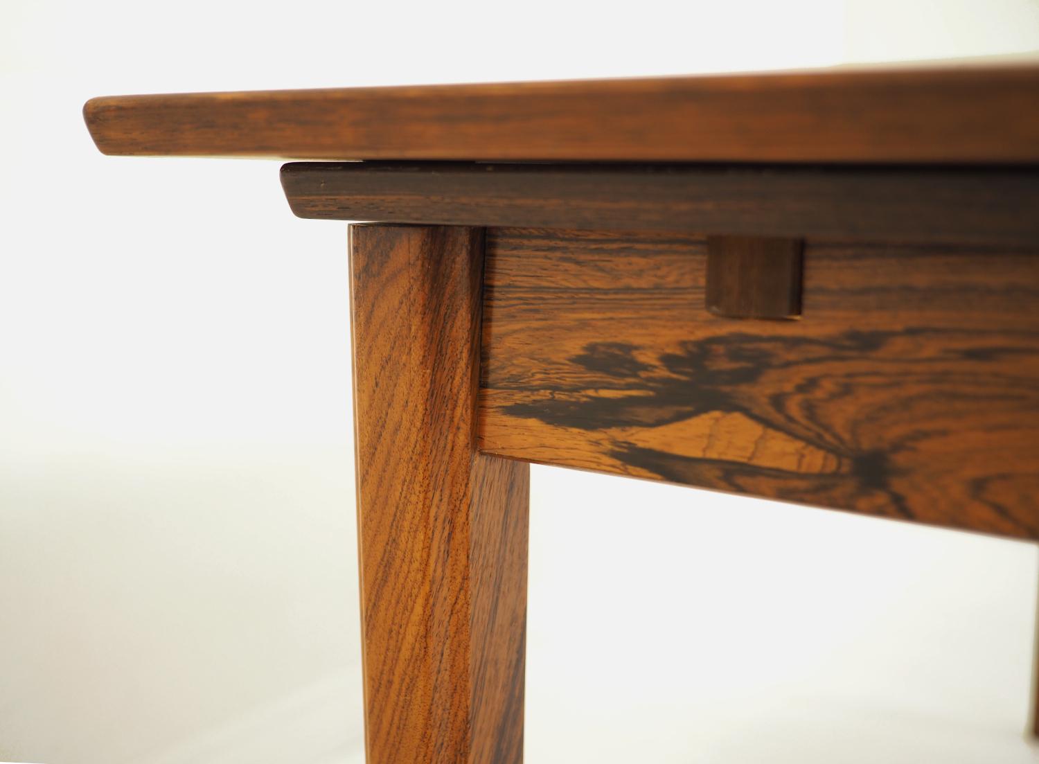 Mid-Century Modern Dyrlund dining table in Brazilian Rosewood  For Sale