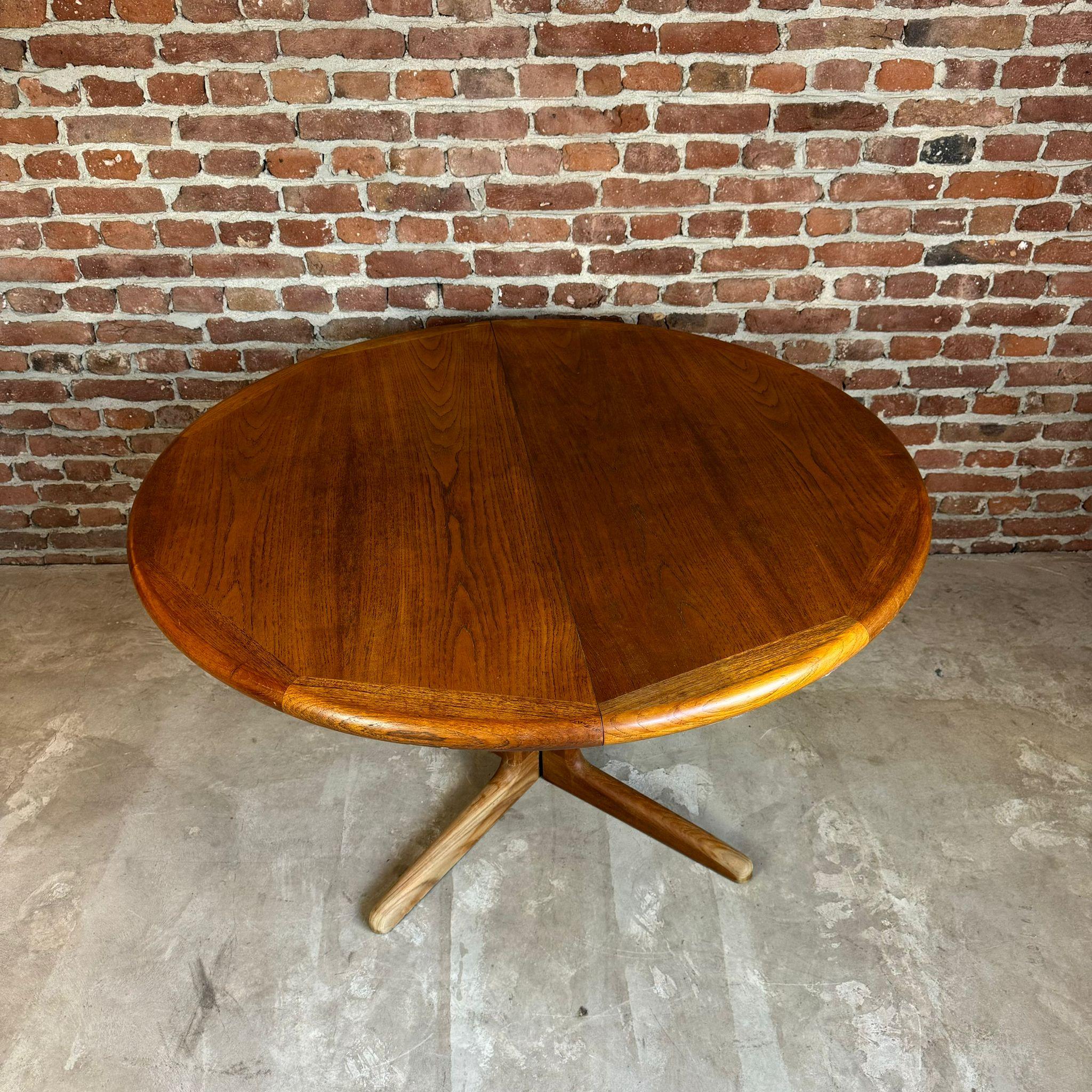 Dyrlund dining table in teak, Denmark 1960 In Good Condition For Sale In Torino, IT