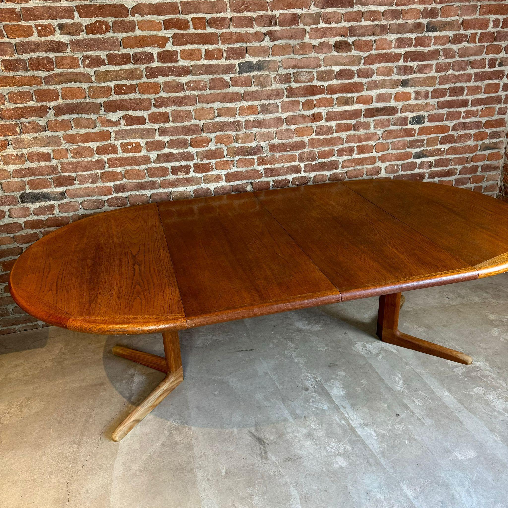 Teak Dyrlund dining table in teak, Denmark 1960 For Sale