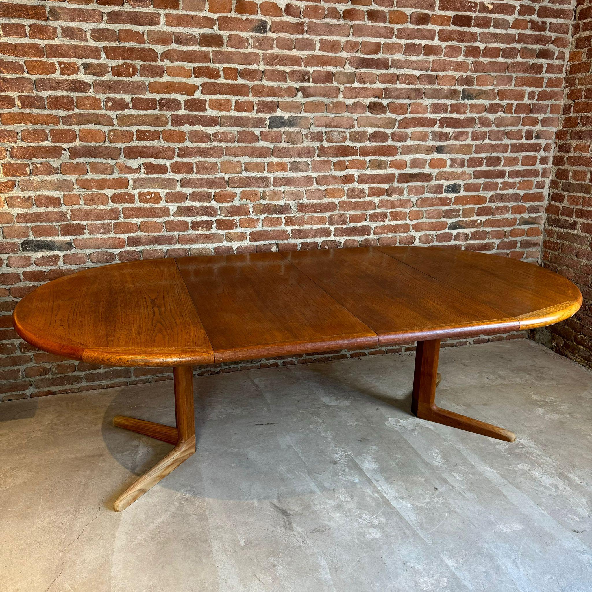 Dyrlund dining table in teak, Denmark 1960 For Sale 1