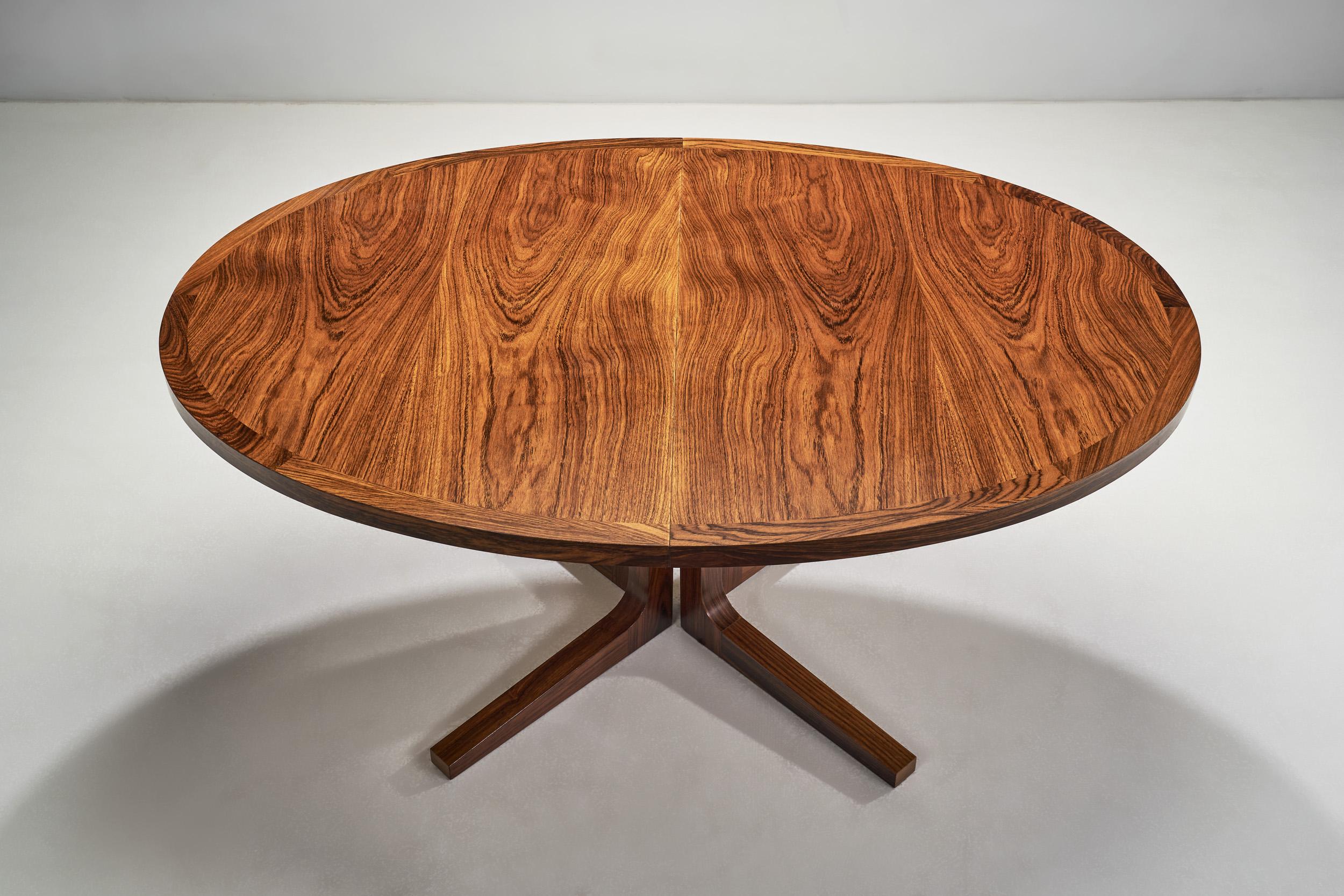 Dyrlund Extendable Dining Table from Solid Wood, Denmark ca 1960s In Good Condition In Utrecht, NL