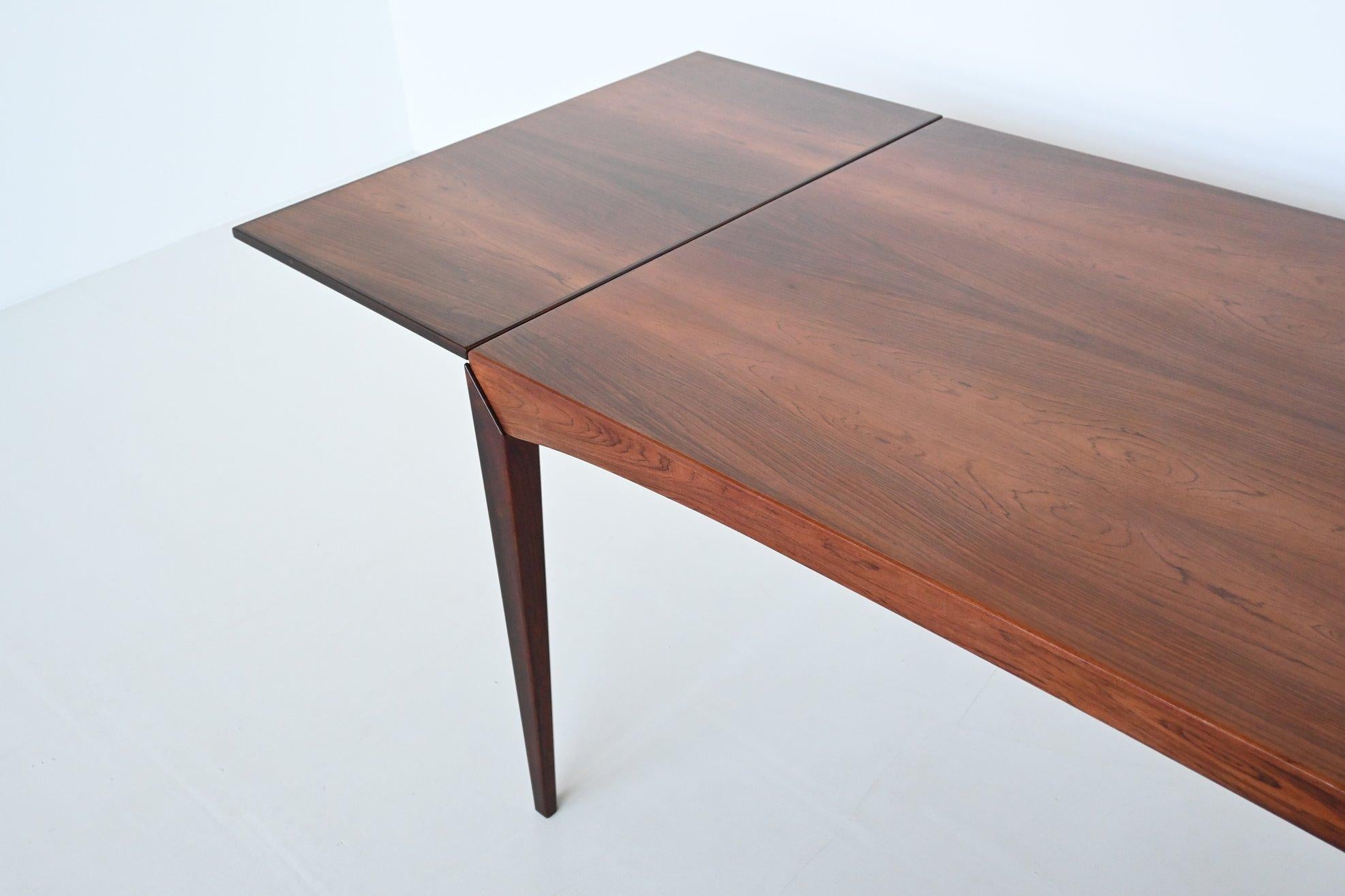 Mid-20th Century Dyrlund extendable dining table in rosewood Denmark 1960