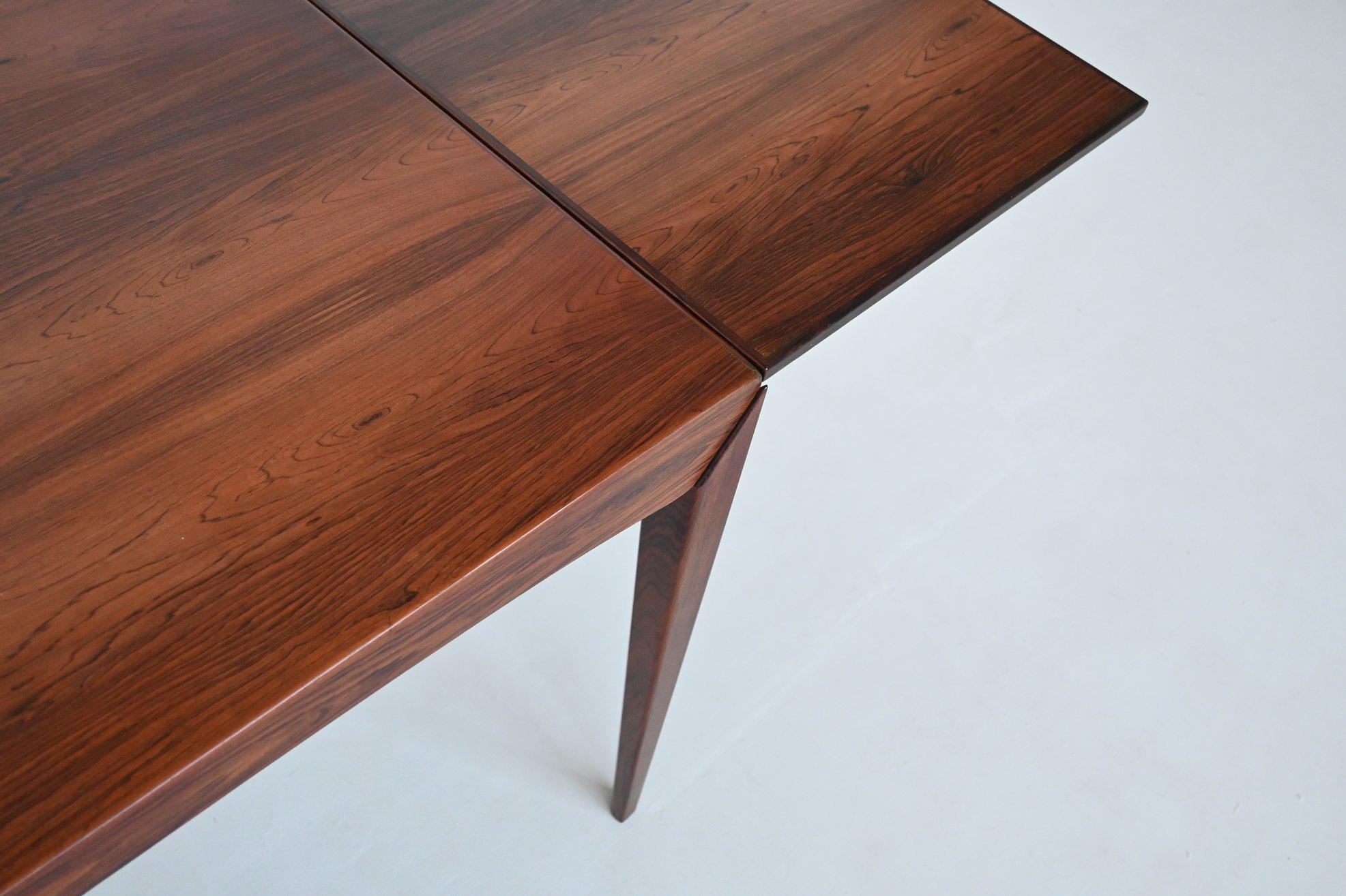 Rosewood Dyrlund extendable dining table in rosewood Denmark 1960