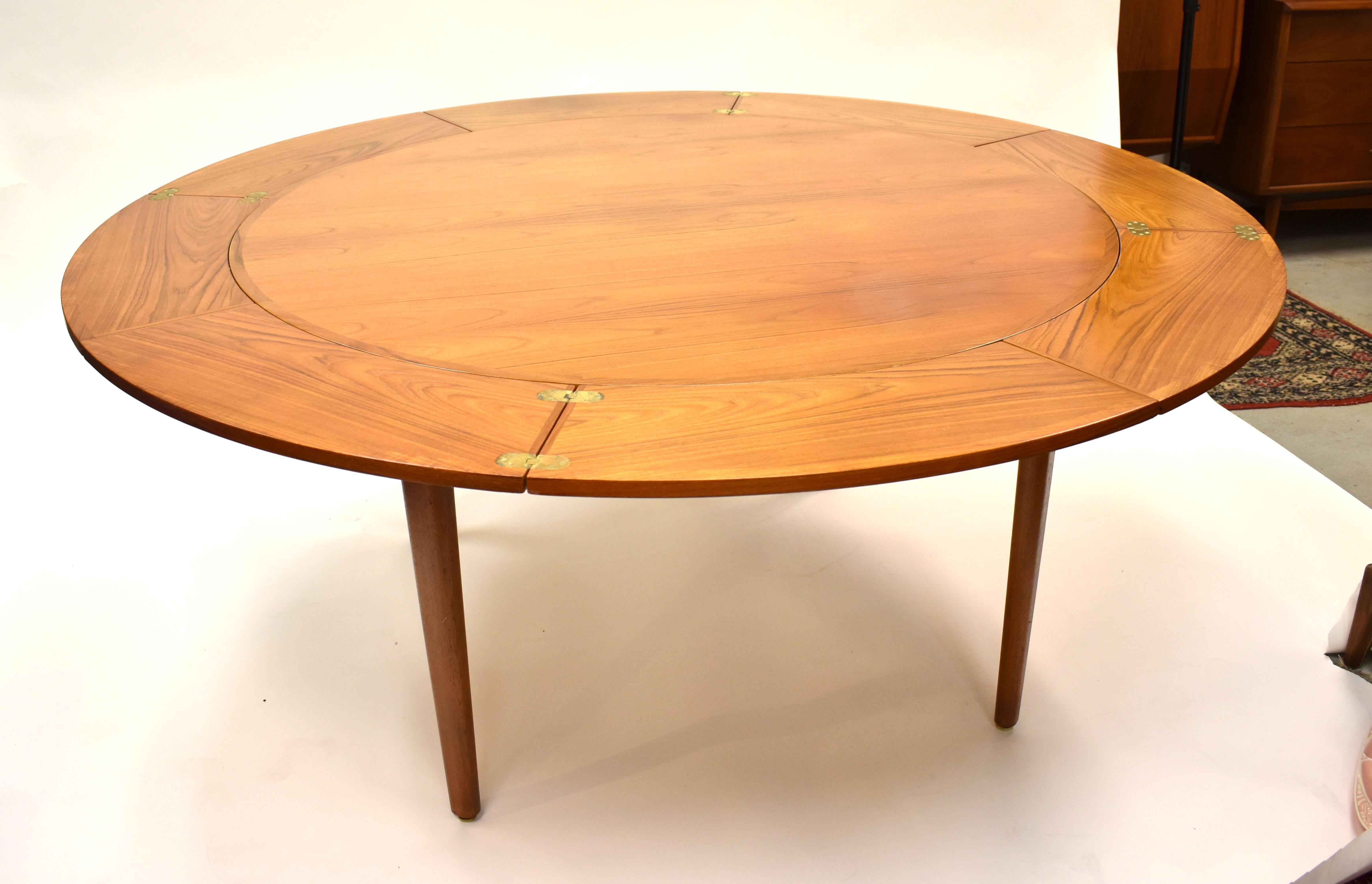 dyrlund lotus table