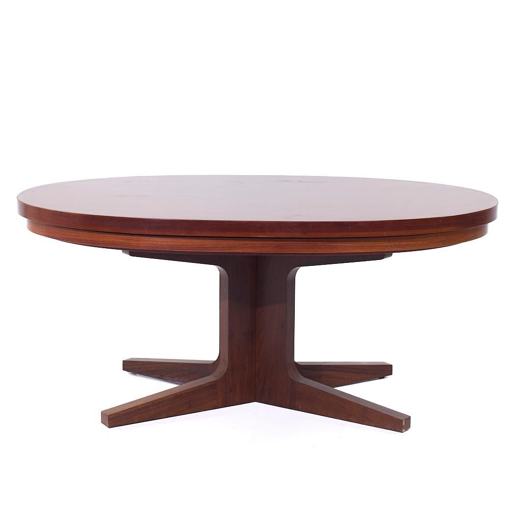Dyrlund Lotus Mid Century Table de salle à manger ovale en palissandre à feuilles cachées Flip-Flop

Cette table mesure : 64 de large x 43 de profond x 28,75 de haut, avec un dégagement de 26,5 pouces pour les chaises. Lorsque la feuille cachée, qui