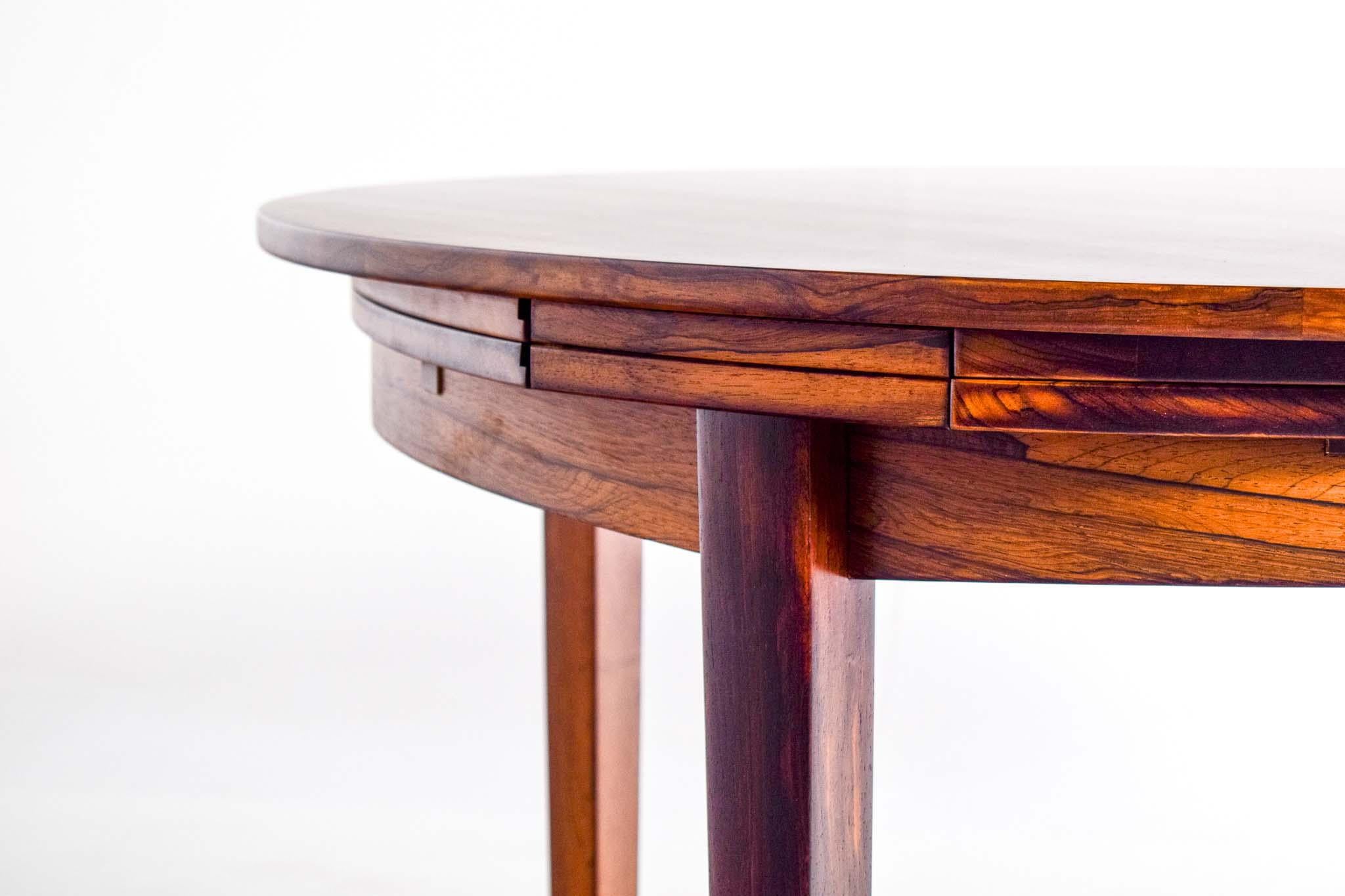 Dyrlund Lotus Mid Century Rosewood Flip Flap Expanding Round Dining Table In Good Condition In Lisboa, Lisboa