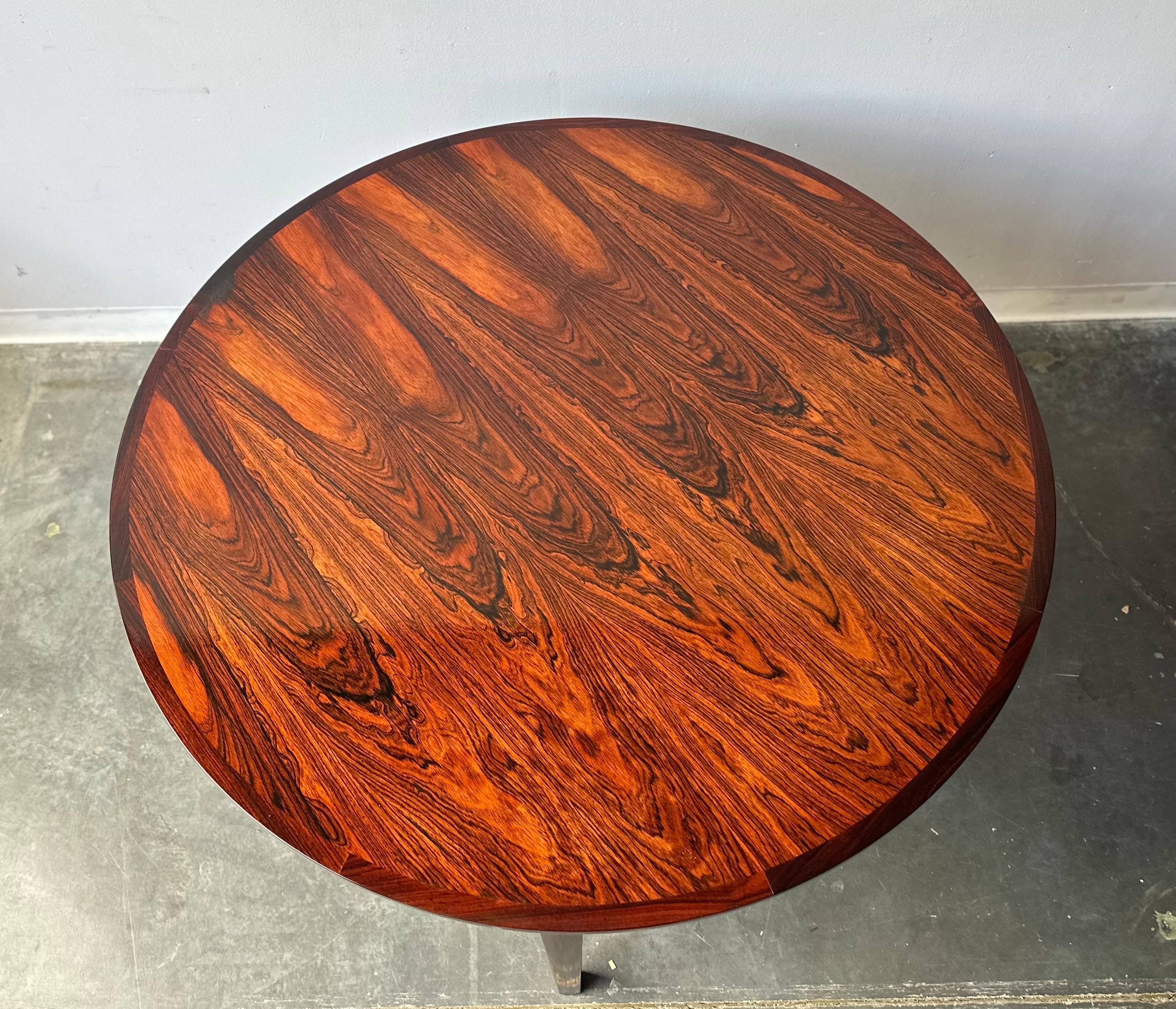 Dyrlund Lotus Mid Century Rosewood Flip Flap Expanding Round Dining Table In Good Condition In Sayreville, NJ