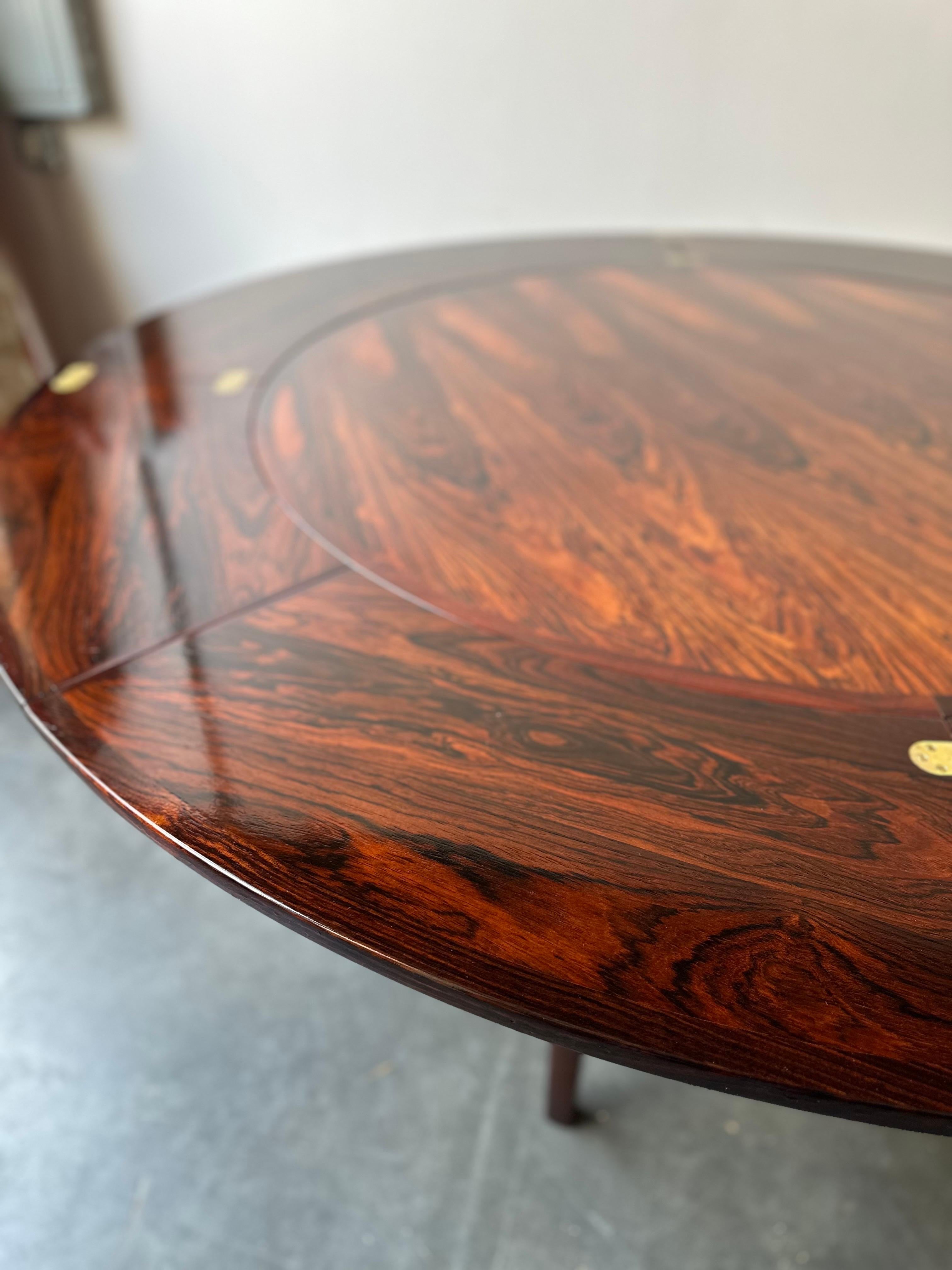 Mid-20th Century Dyrlund Lotus Mid Century Rosewood Flip Flap Expanding Round Dining Table