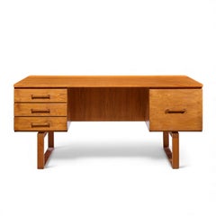 Dyrlund Bureau danois en teck du milieu du siècle dernier