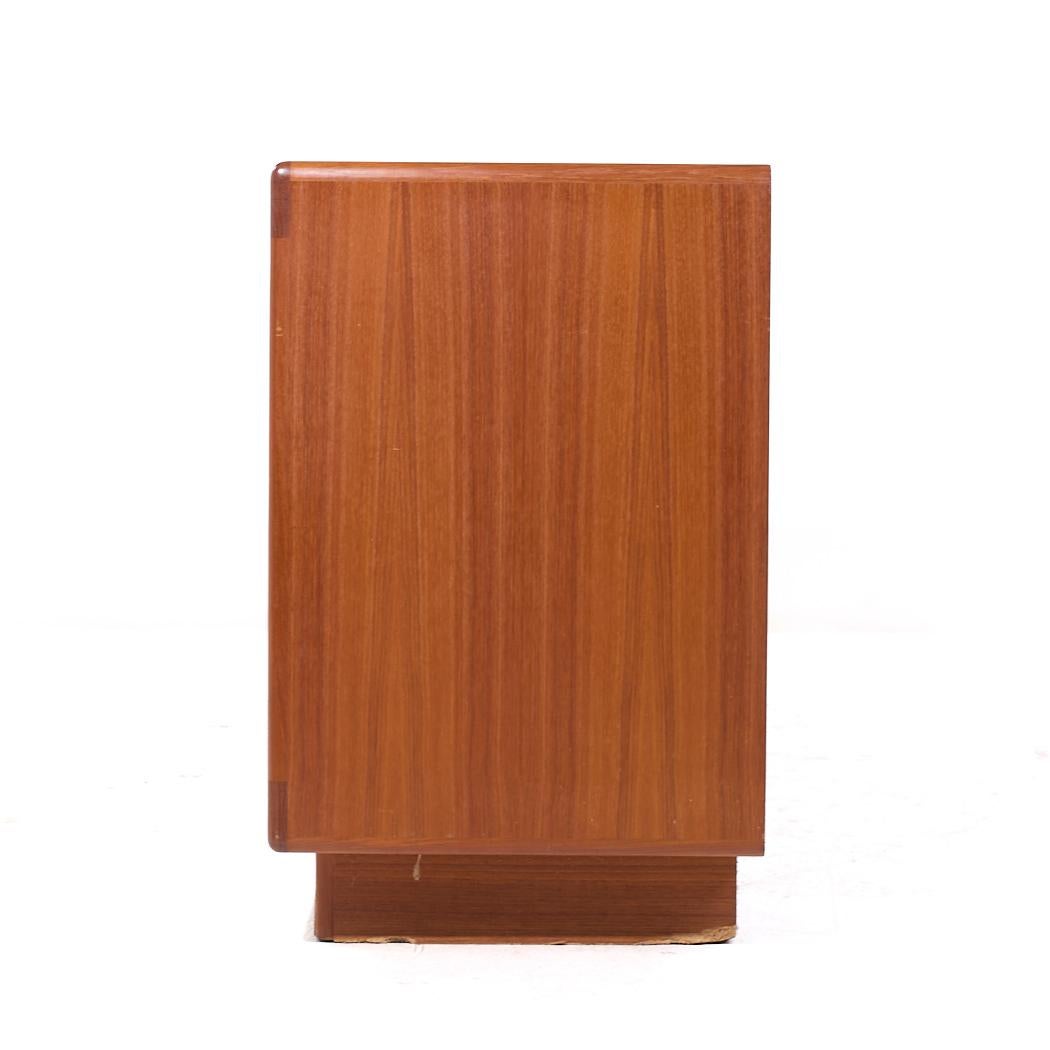Danese Credenza con ante a tamburo in teak danese di Dyrlund, metà del secolo scorso in vendita