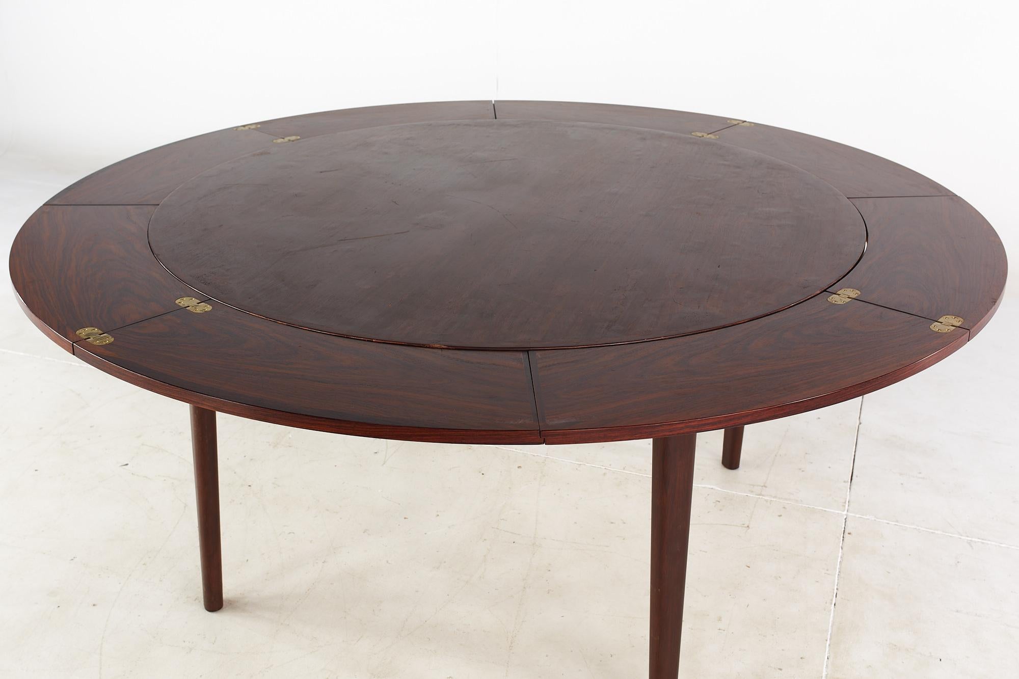 Dyrlund Mid Century Rosewood Lotus Round Expanding Dining Table For Sale 3