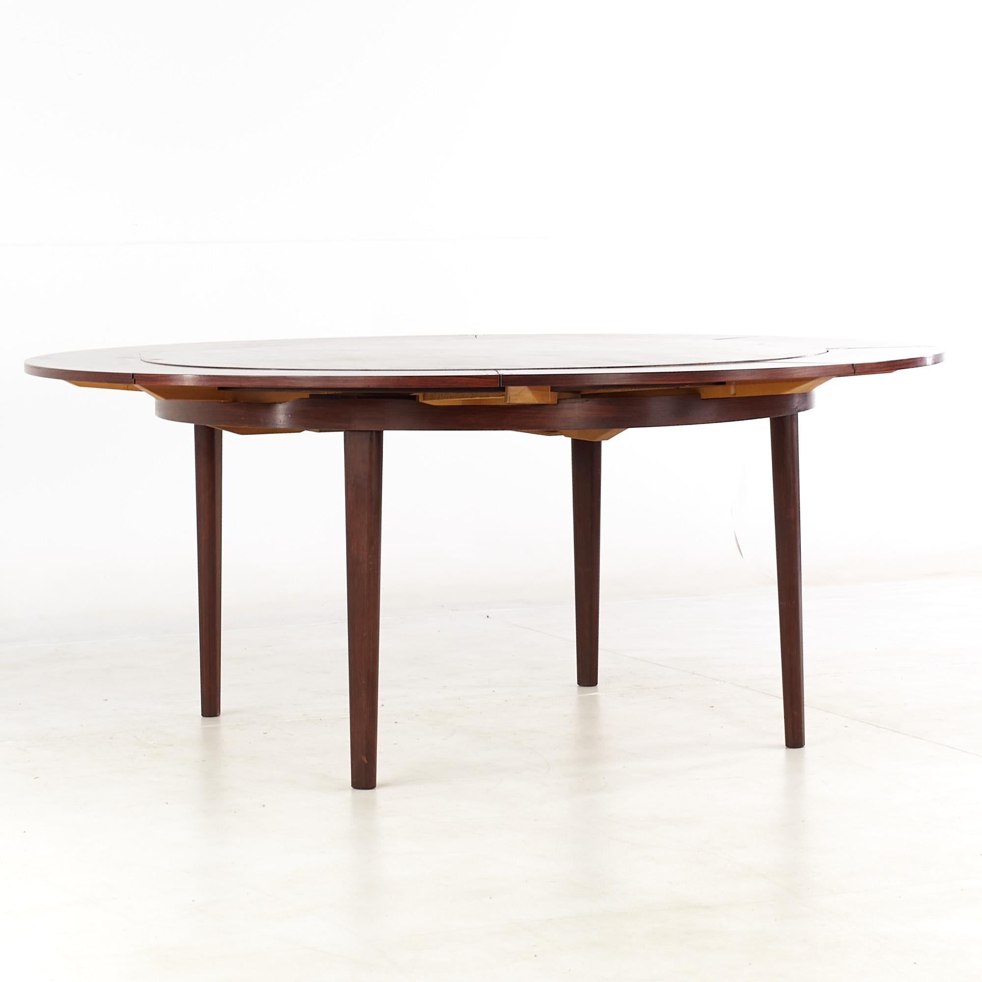Late 20th Century Dyrlund Mid Century Rosewood Lotus Round Expanding Dining Table For Sale