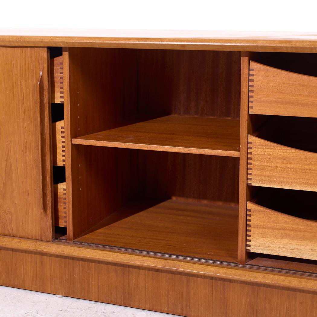Credenza con anta a tamburo di Dyrlund, metà del secolo scorso in vendita 1