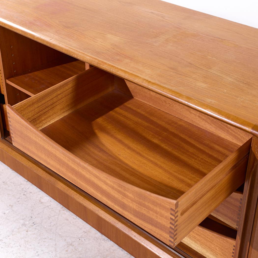 Credenza con anta a tamburo di Dyrlund, metà del secolo scorso in vendita 2