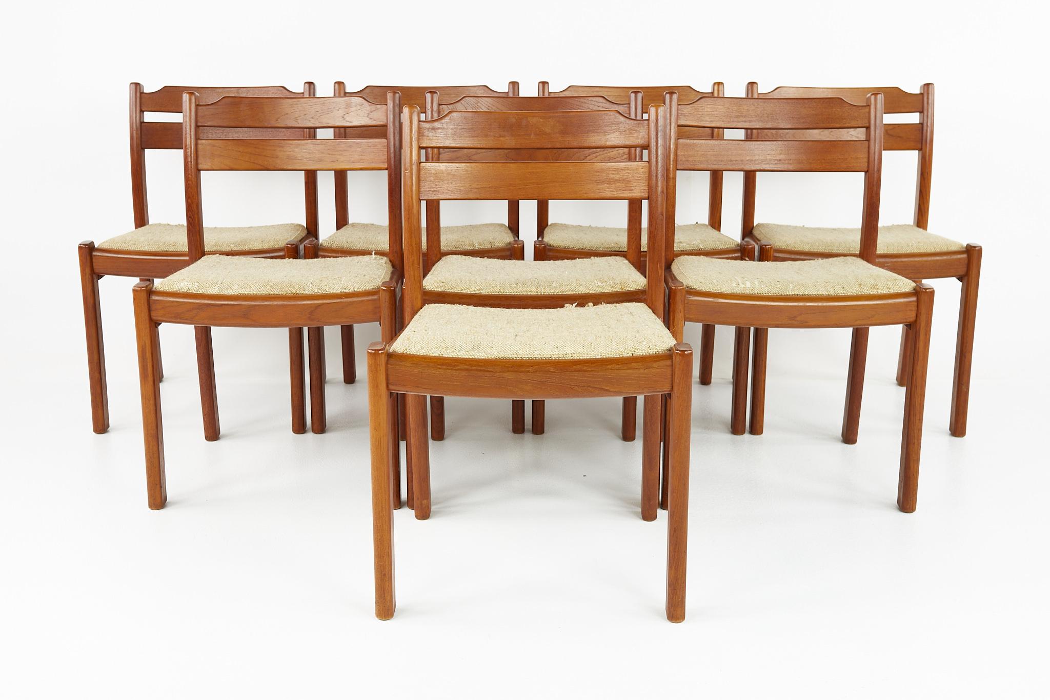 Dyrlund mid century teak dining chairs - Set of 8

Each chair measures: 20 wide x 17.5 deep x 31 inches high, with a seat height of 18 inches

?All pieces of furniture can be had in what we call restored vintage condition. That means the piece