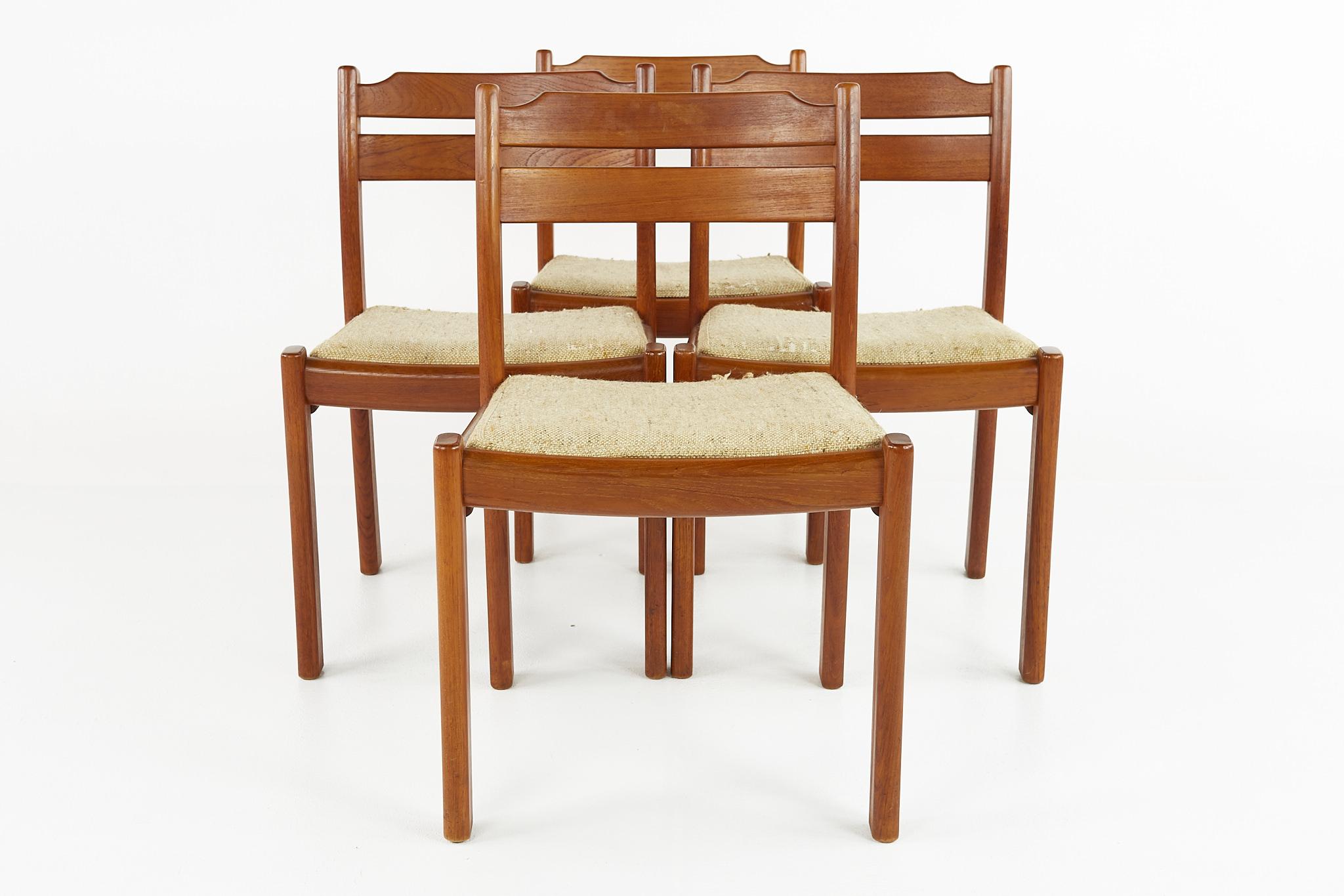 Dyrlund Mid Century Teak Dining Chairs, Set of 8 In Good Condition In Countryside, IL