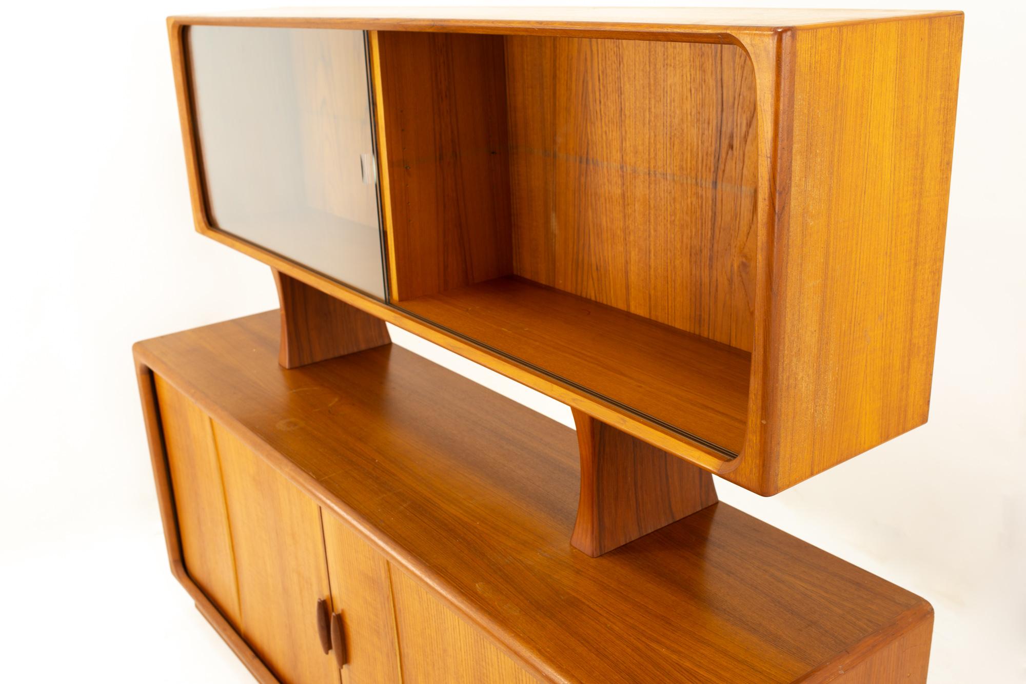 Dyrlund Midcentury Teak Plinth Base Tambour Door Credenza with Hutch In Excellent Condition In Countryside, IL