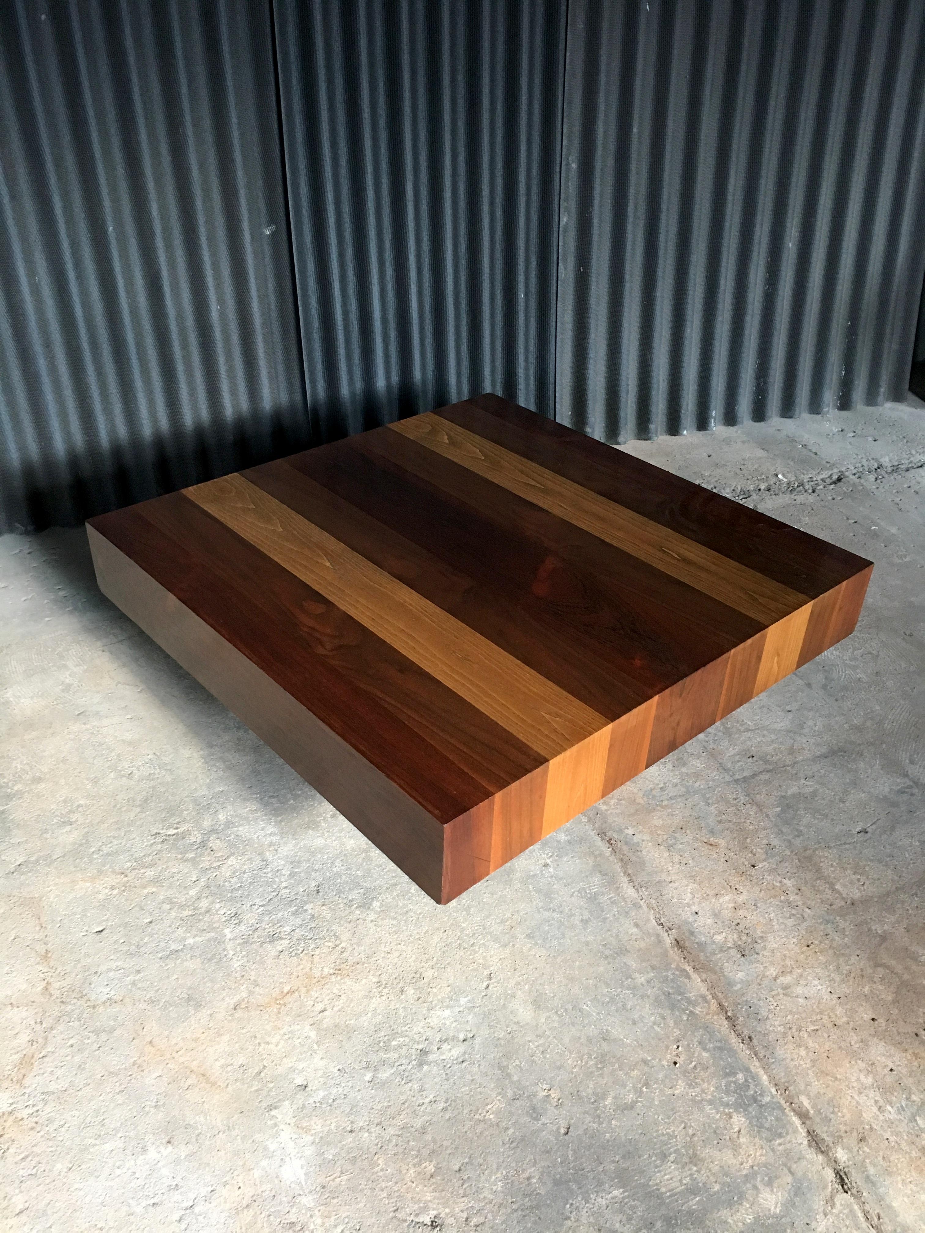 Beautiful cocktail table by Dyrlund of Denmark.
In the style of Milo Baughman for Thayer Coggin.
Table has been reconditioned and all of the corners have been touched up as shown in detail in the photos.

40 x 40 x 15