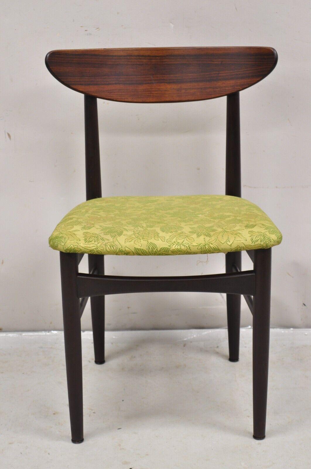 Dyrlund Rosewood Mid Century Danish Modern Curved Back Dining Side Chair. L'objet présente un beau grain de bois, un Label original et une forme sculpturale élégante. Circa  Milieu du 20e siècle. Dimensions : 30,5