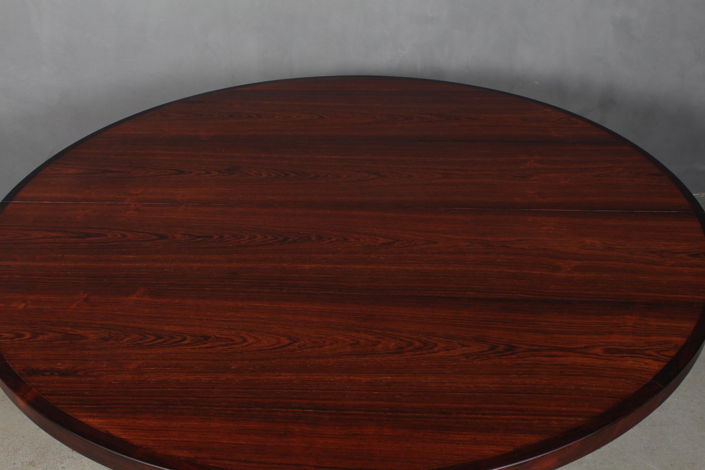 Dyrlund, round dining table with two extension leafes. 

Made in partly solid rosewood.

Made by Dyrlund in the 1960s.