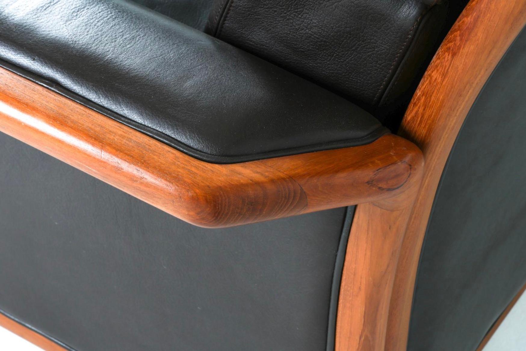 Dyrlund Scandinavian 3 seat Brown leather sofa with teak frame circa 1980 In Good Condition For Sale In Brooklyn, NY