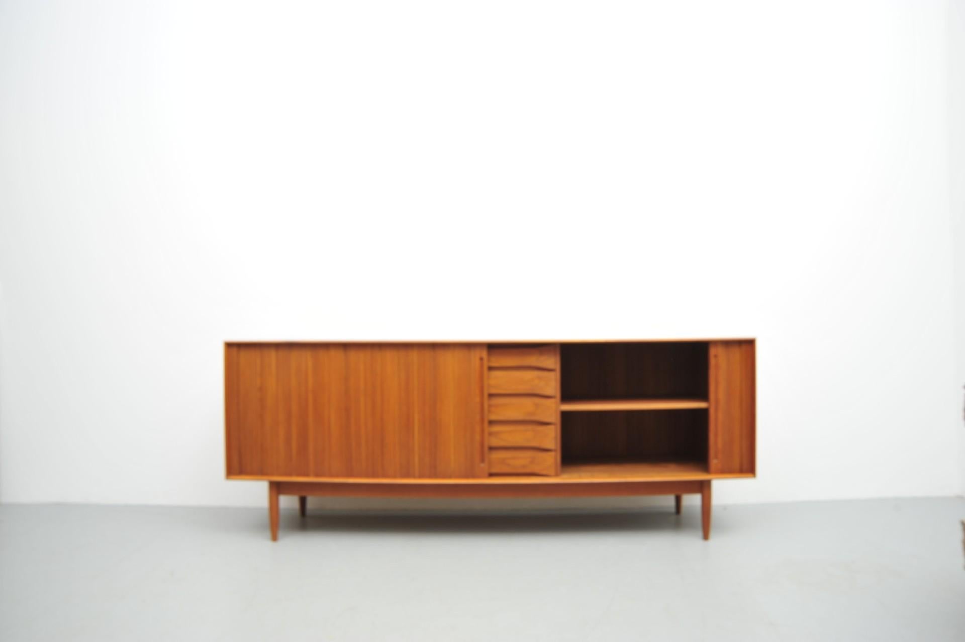 Dyrlund Sideboard aus Teakholz (Moderne der Mitte des Jahrhunderts)
