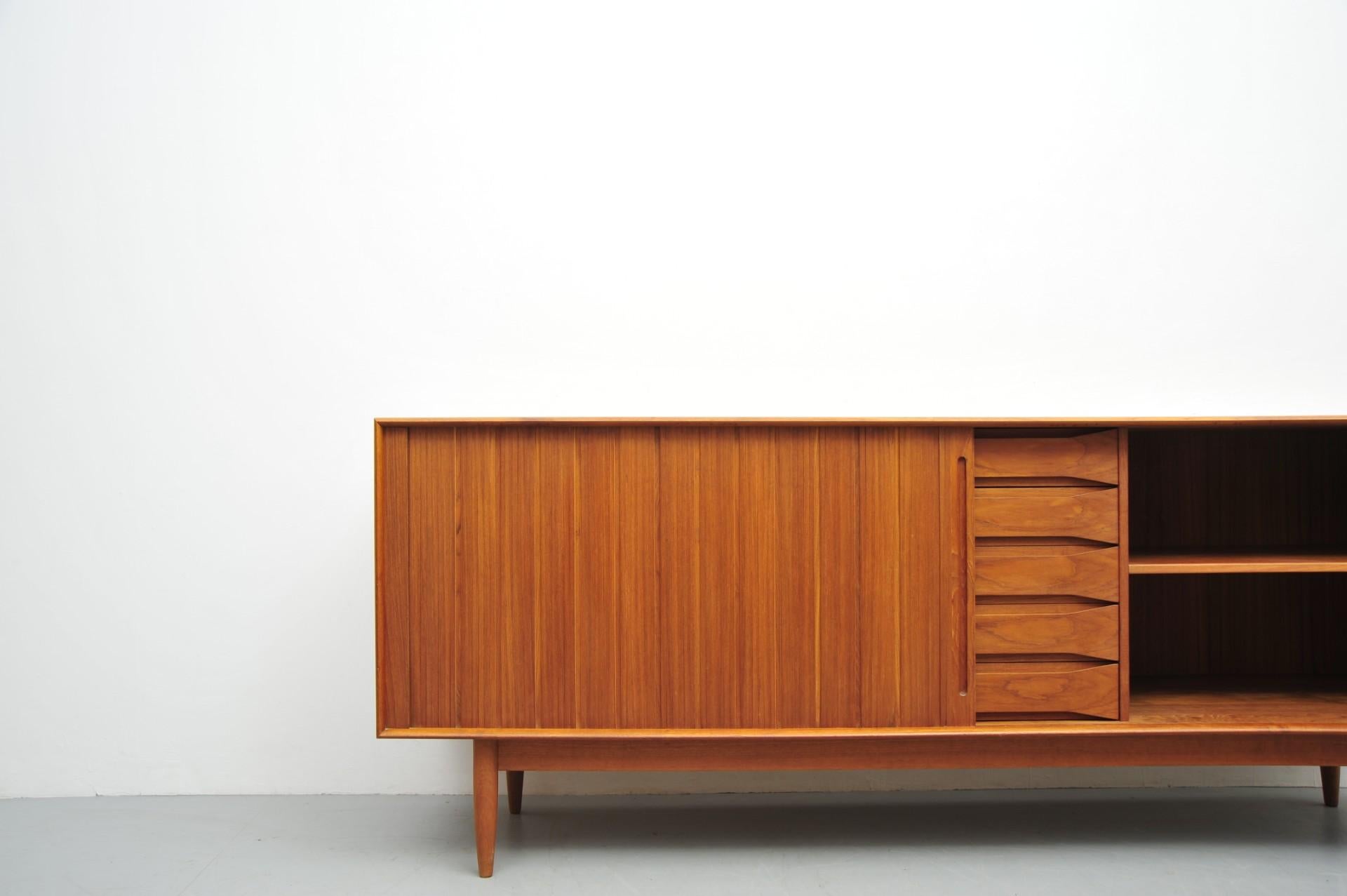 Dyrlund Sideboard aus Teakholz 2