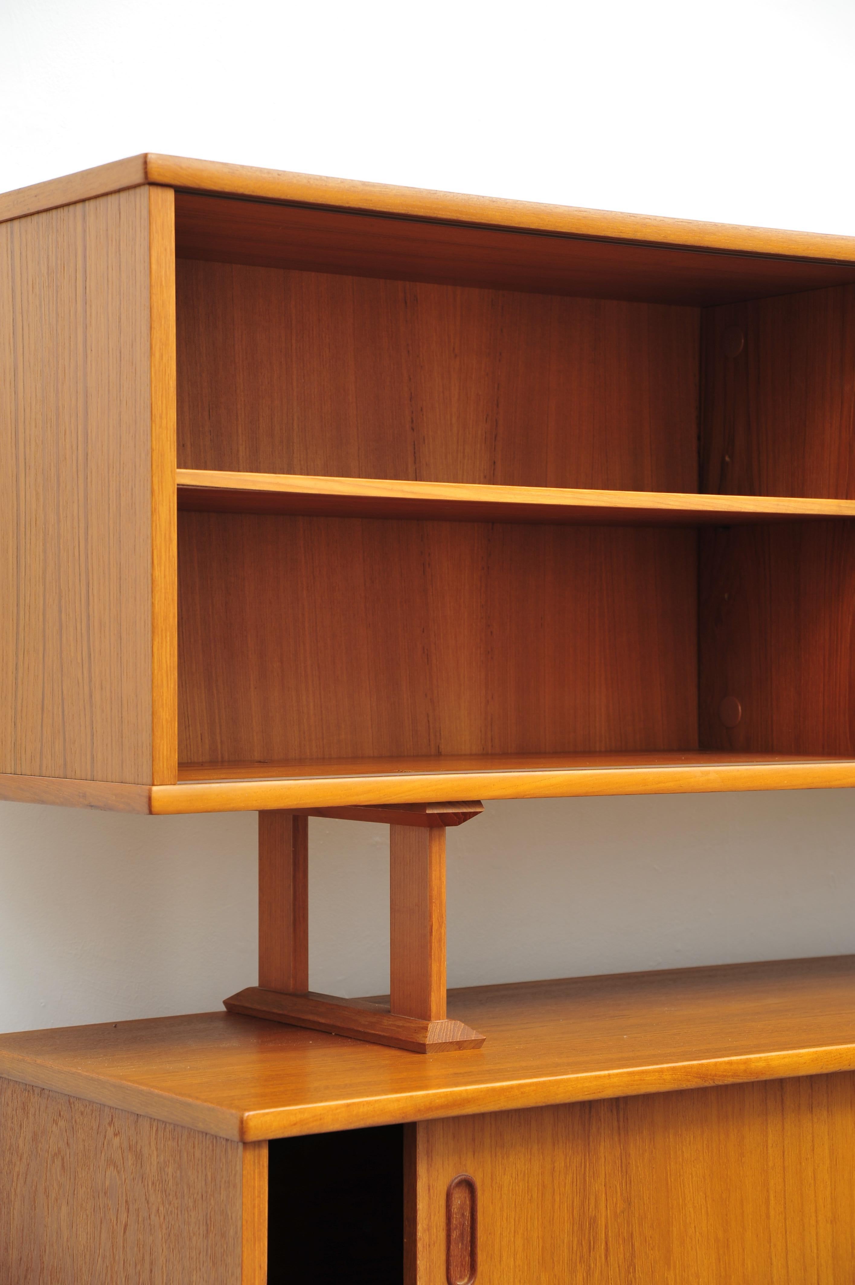Dyrlund Sideboard mit Aufsatz aus Teakholz For Sale 6
