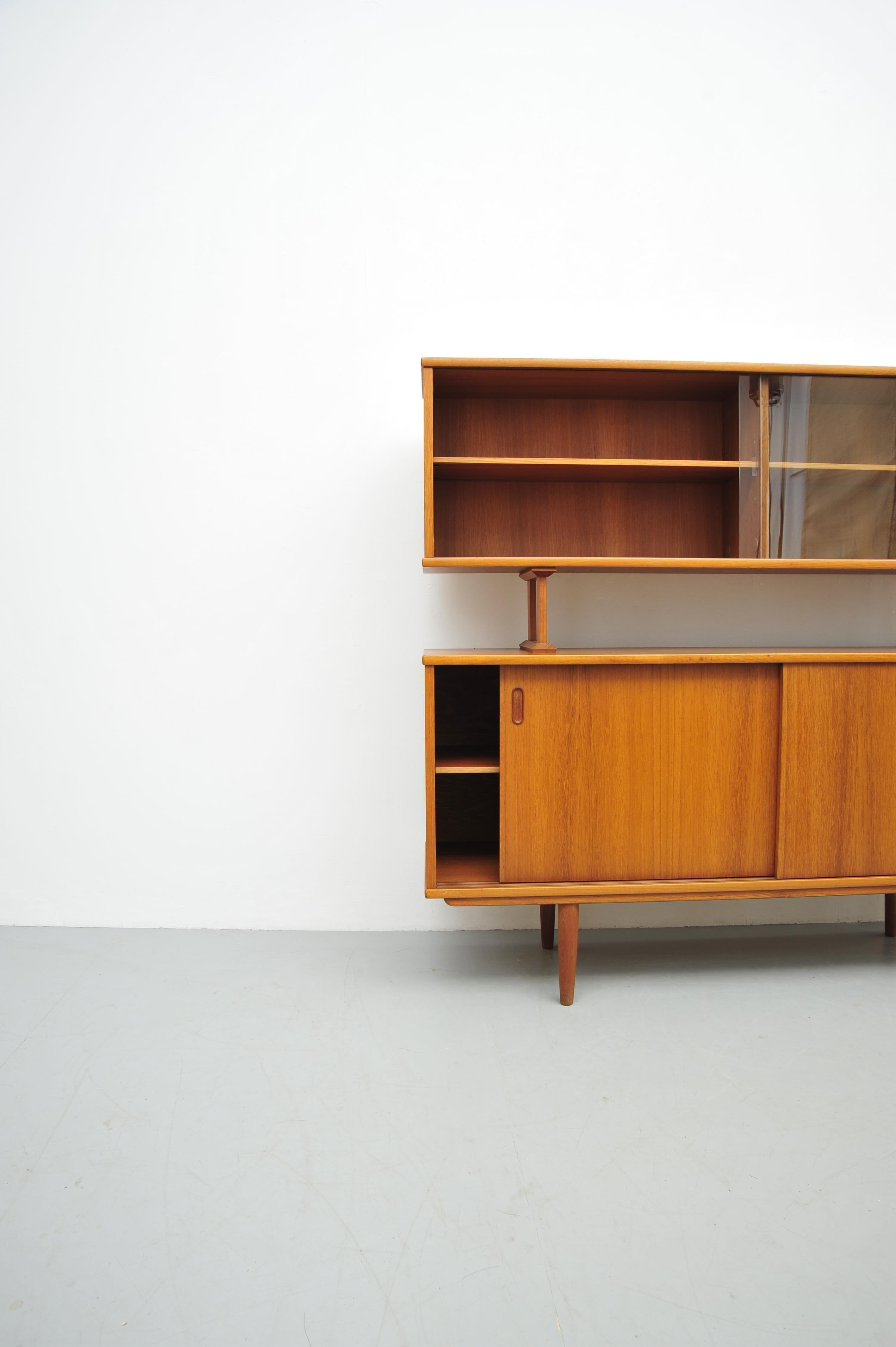 Dyrlund Sideboard mit Aufsatz aus Teakholz In Good Condition For Sale In Wiesbaden, DE