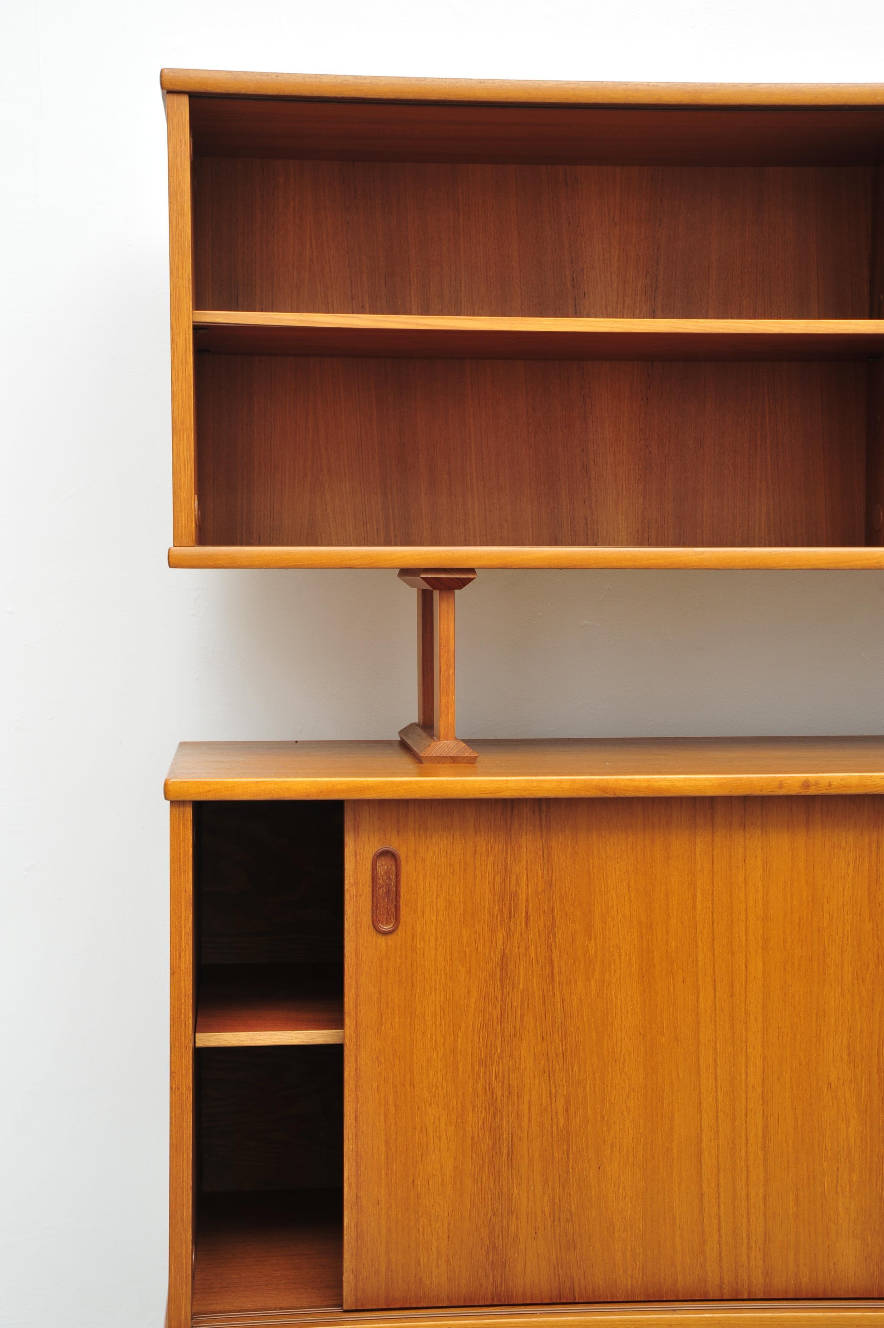 Dyrlund Sideboard mit Aufsatz aus Teakholz For Sale 1