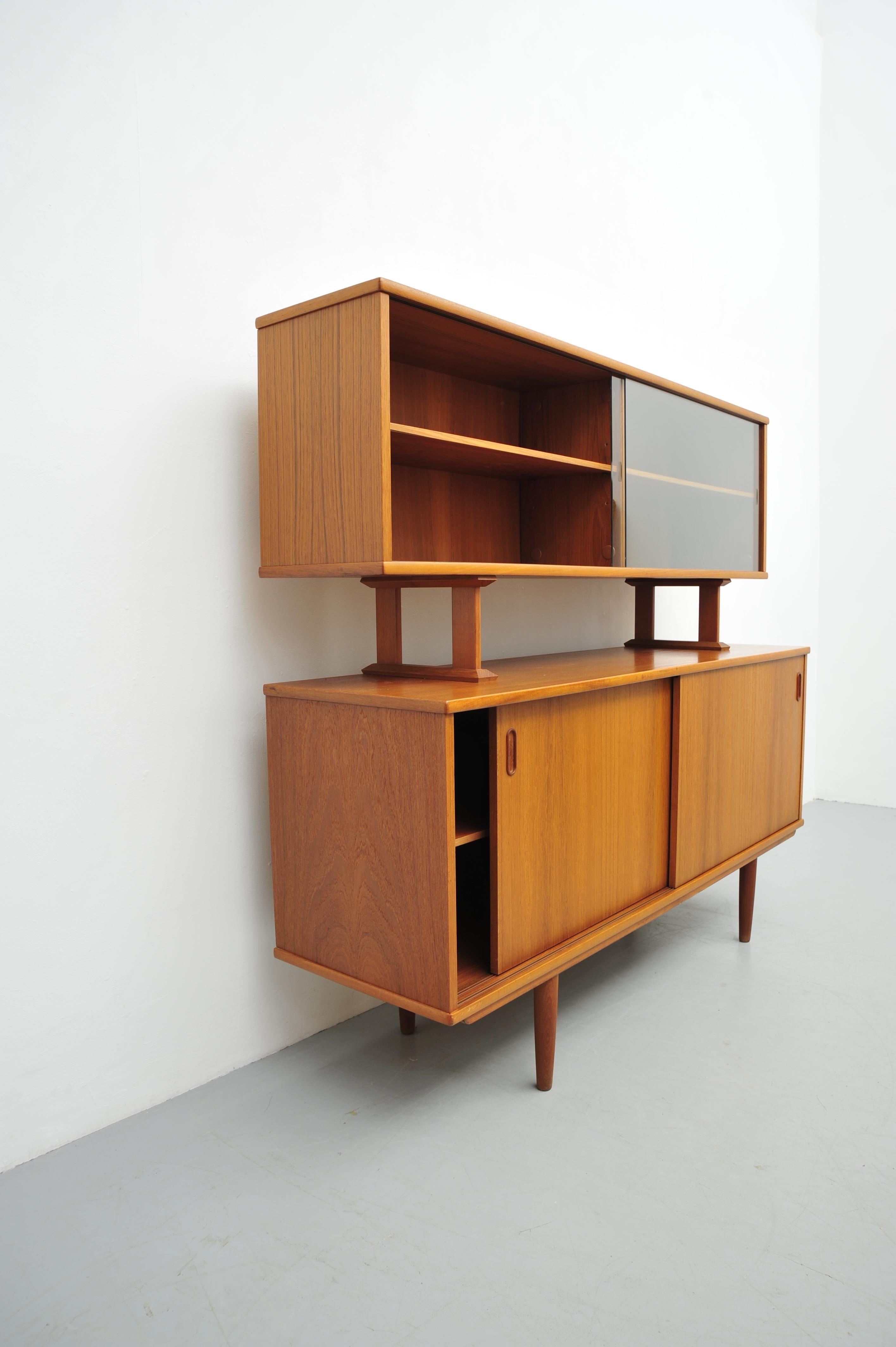 Dyrlund Sideboard mit Aufsatz aus Teakholz For Sale 4
