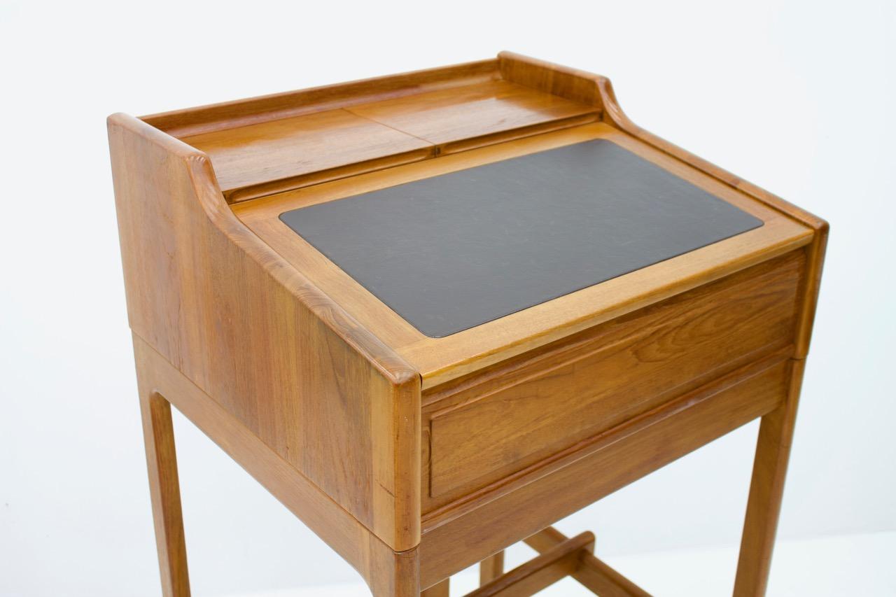 Scandinavian Modern Dyrlund Stand-Up Desk in Teak and Leather, Denmark, 1960s For Sale