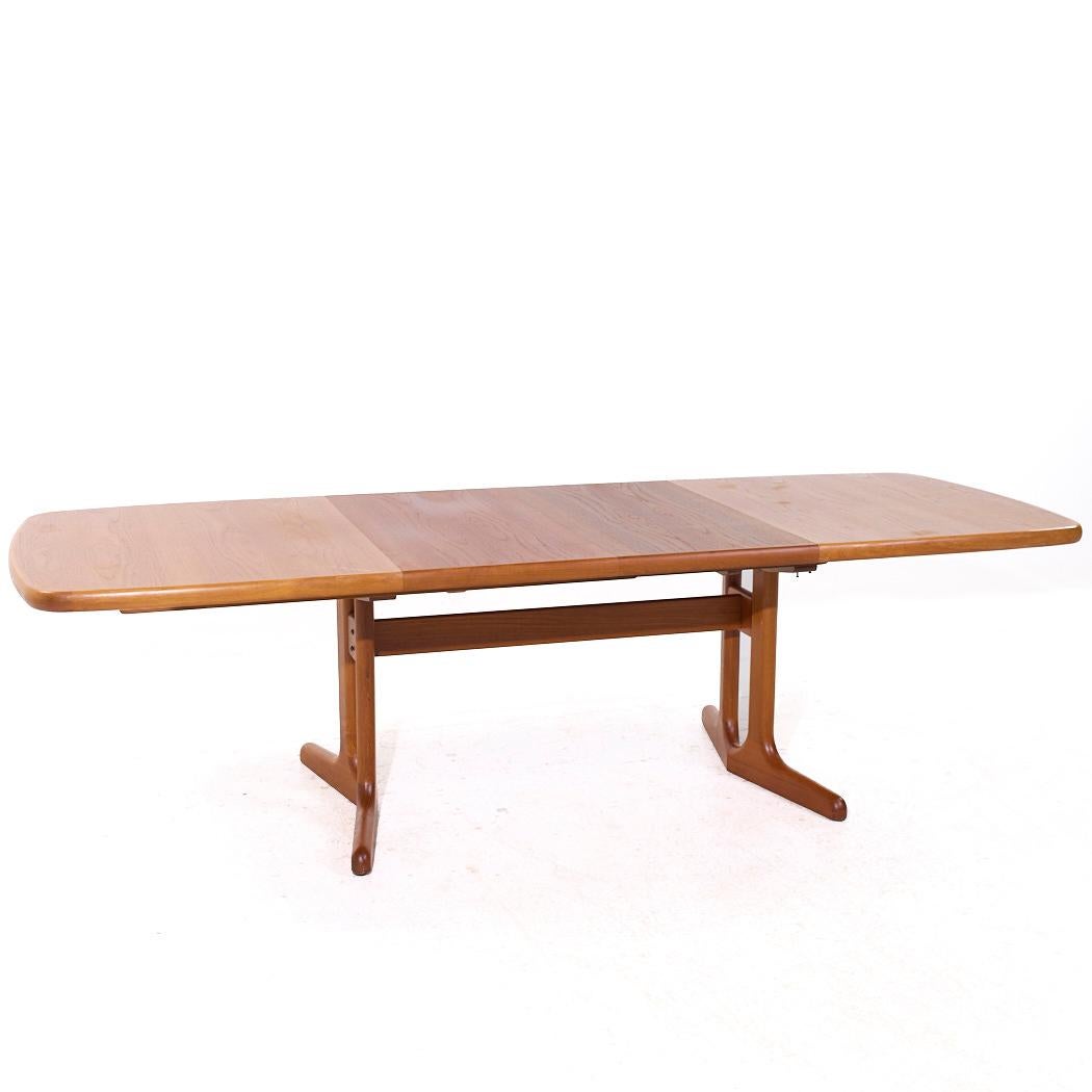 Dyrlund Style MCM Danish Teak Hidden Leaf Expanding Dining Table with 2 Leaves (Table de salle à manger à 2 volets cachés) en vente 3