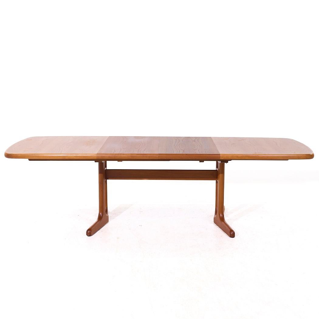 Dyrlund Style MCM Danish Teak Hidden Leaf Expanding Dining Table with 2 Leaves (Table de salle à manger à 2 volets cachés) en vente 4
