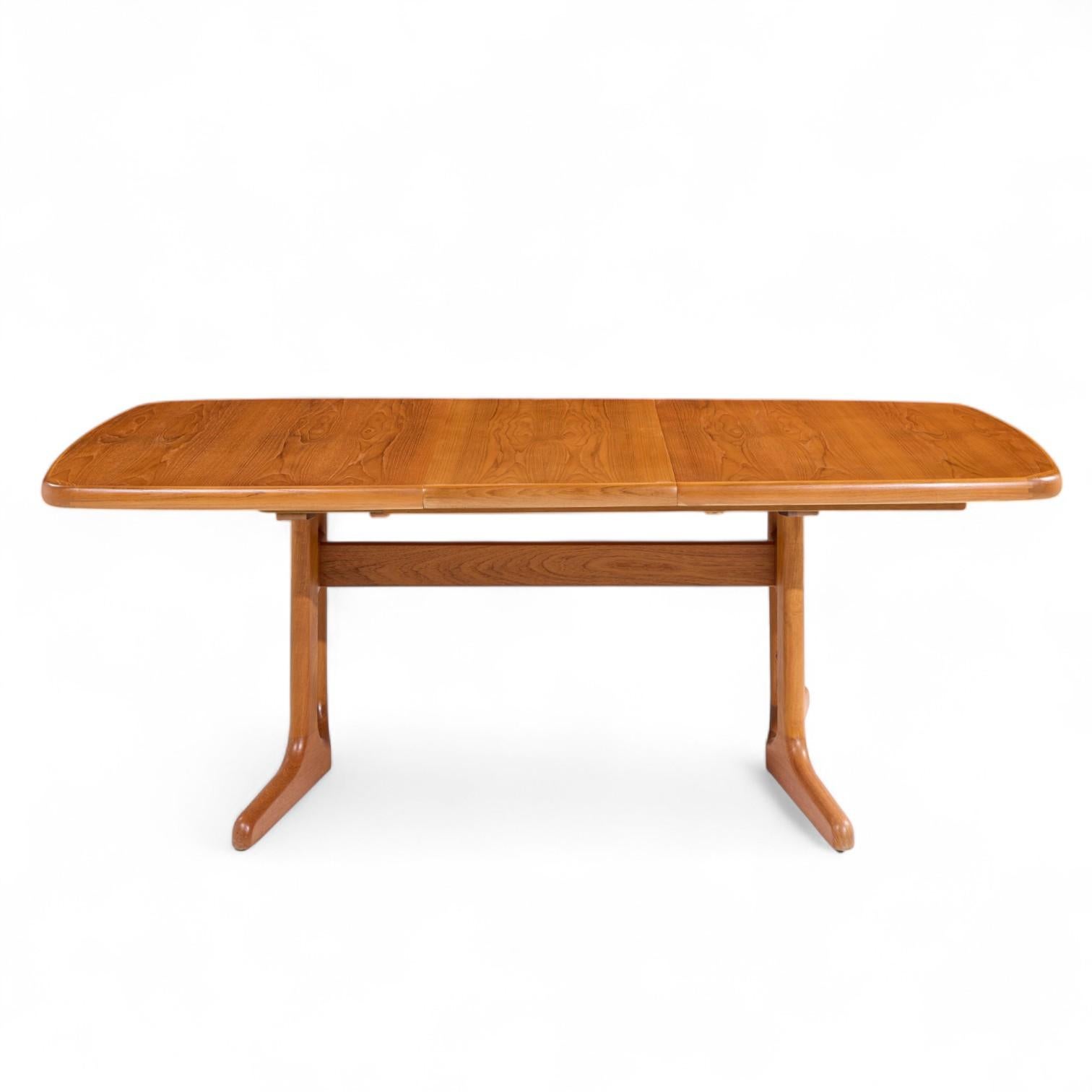 Dyrlund Style MCM Danish Teak Hidden Leaf Expanding Dining Table with 2 Leaves For Sale 6