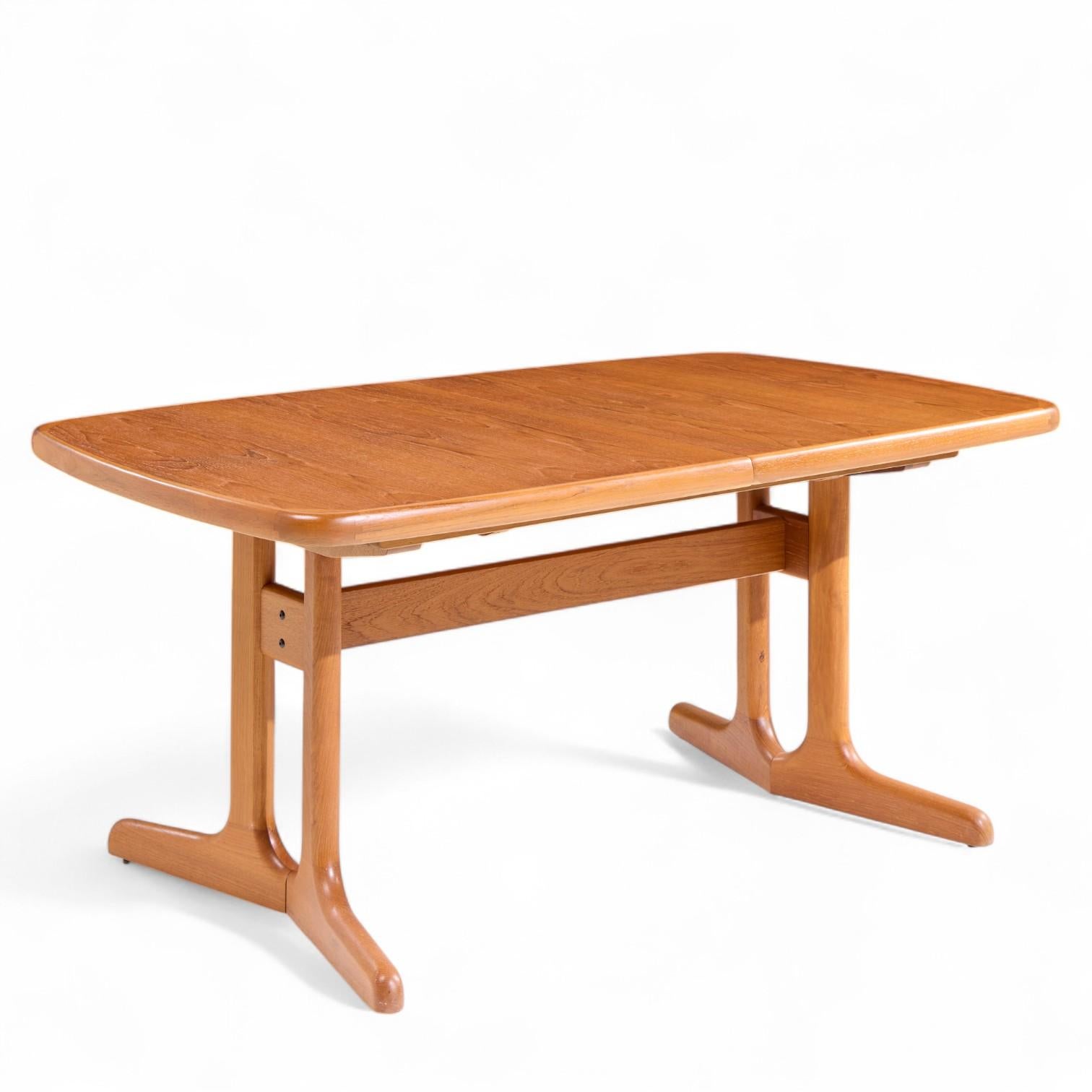 Dyrlund Style MCM Danish Teak Hidden Leaf Expanding Dining Table with 2 Leaves For Sale 1