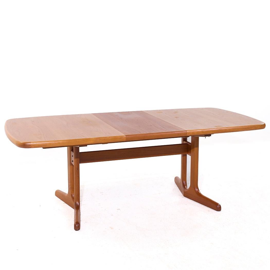 Teck Dyrlund Style MCM Danish Teak Hidden Leaf Expanding Dining Table with 2 Leaves (Table de salle à manger à 2 volets cachés) en vente