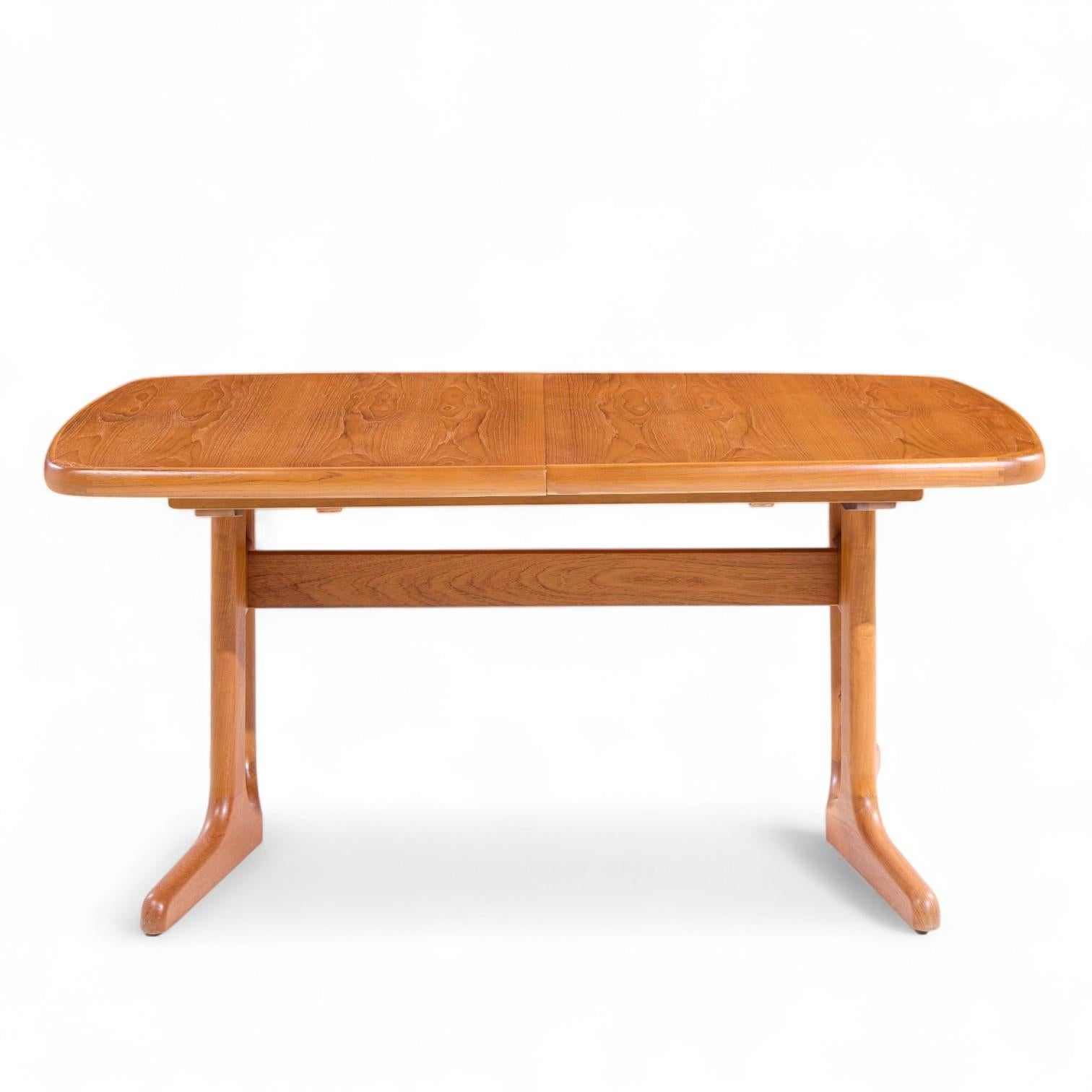 Dyrlund Style MCM Danish Teak Hidden Leaf Expanding Dining Table with 2 Leaves For Sale 2