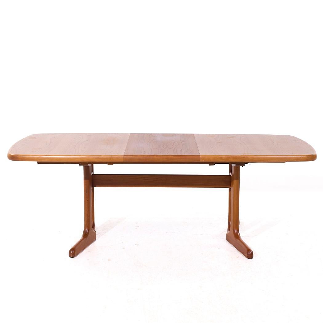 Dyrlund Style MCM Danish Teak Hidden Leaf Expanding Dining Table with 2 Leaves (Table de salle à manger à 2 volets cachés) en vente 1