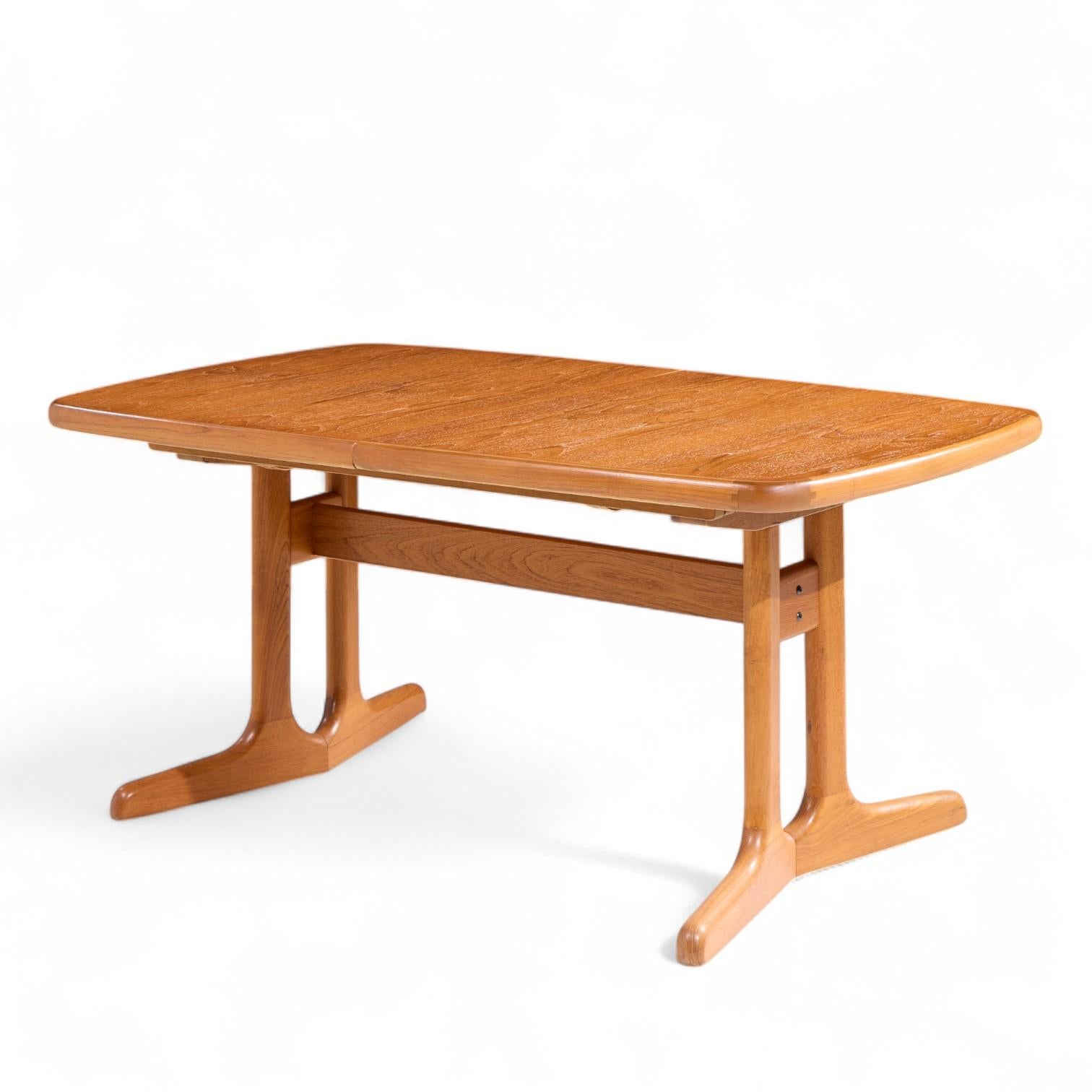 Dyrlund Style MCM Danish Teak Hidden Leaf Expanding Dining Table with 2 Leaves For Sale 3