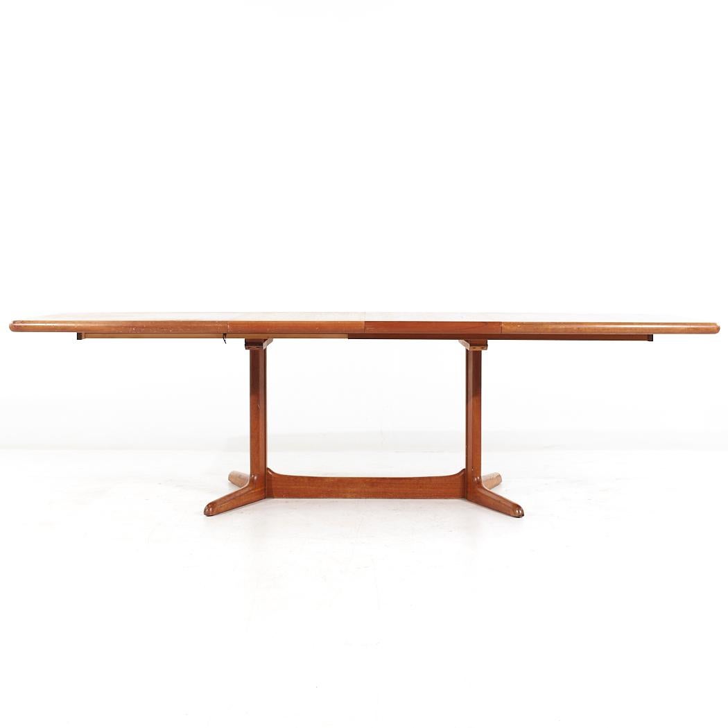 Dyrlund Style Mid Century Danish Teak Expanding Dining Table with 2 Leaves For Sale 5
