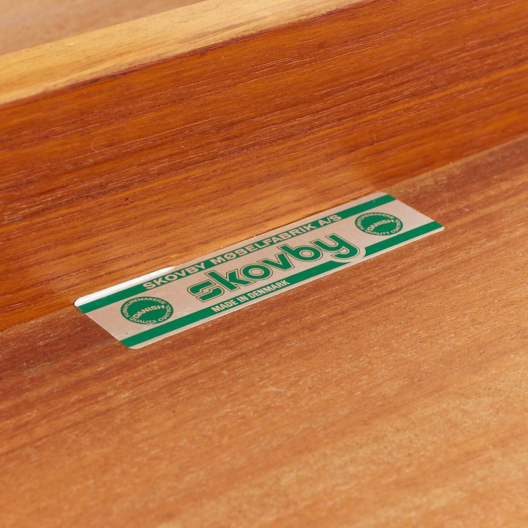 Table de salle à manger extensible en teck danois du milieu du siècle, style Dyrlund, avec 2 abattants en vente 6