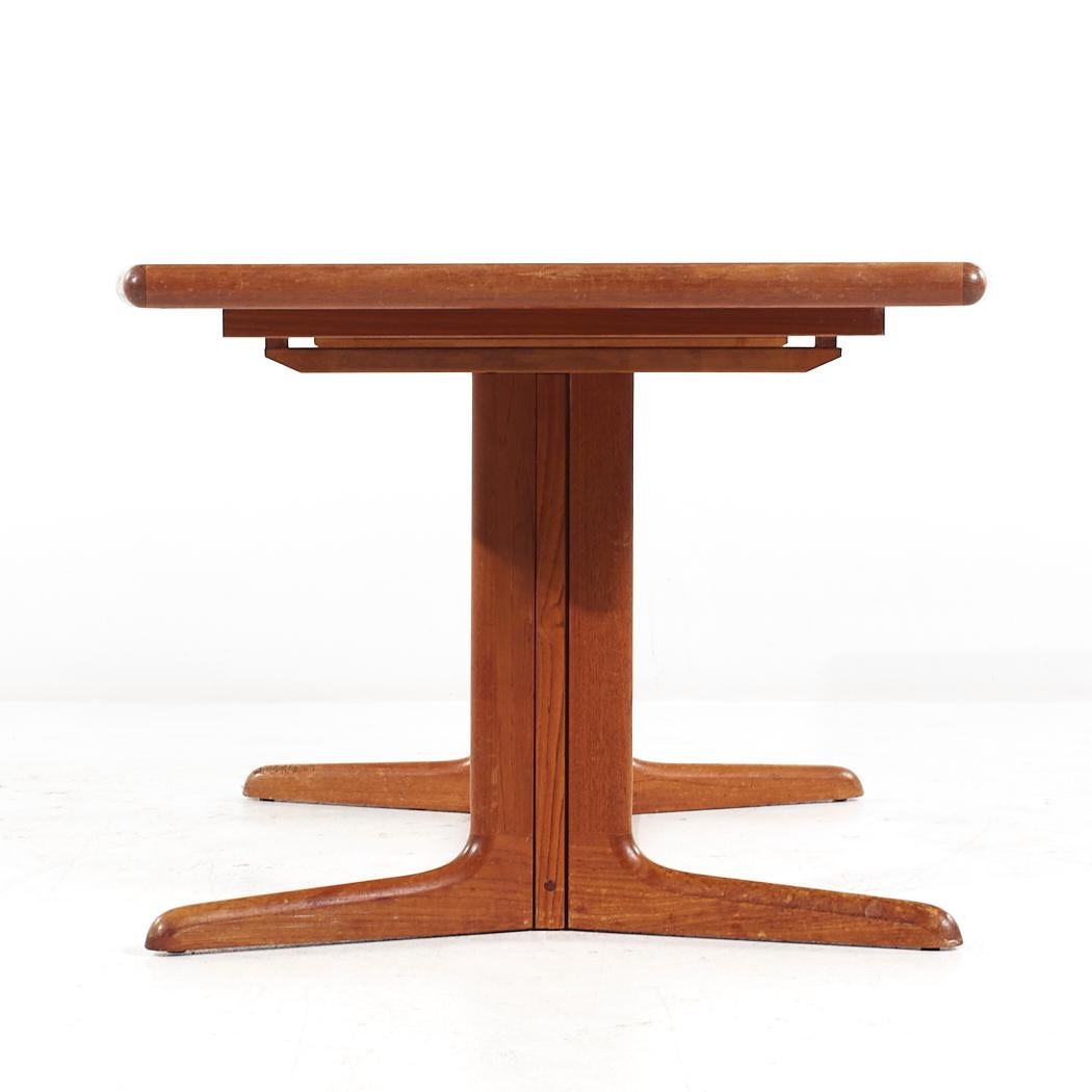 Late 20th Century Dyrlund Style Mid Century Danish Teak Expanding Dining Table with 2 Leaves For Sale