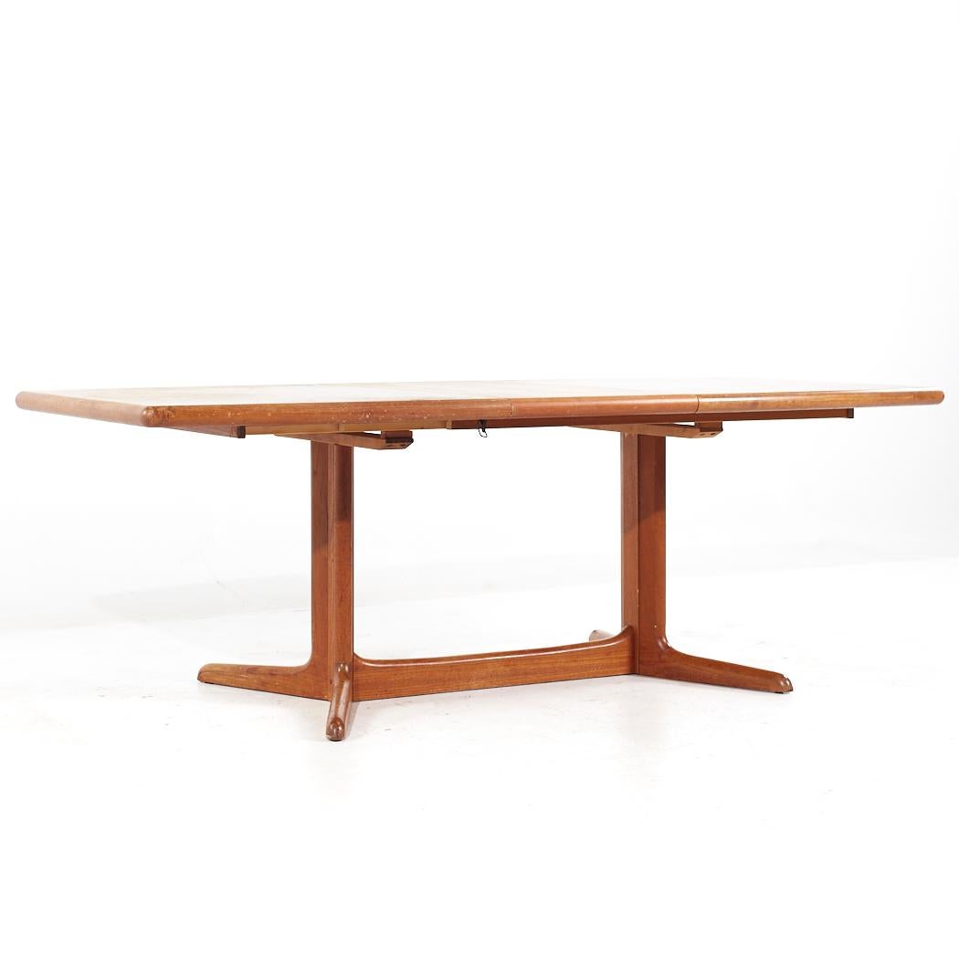 Dyrlund Style Mid Century Danish Teak Expanding Dining Table with 2 Leaves For Sale 1