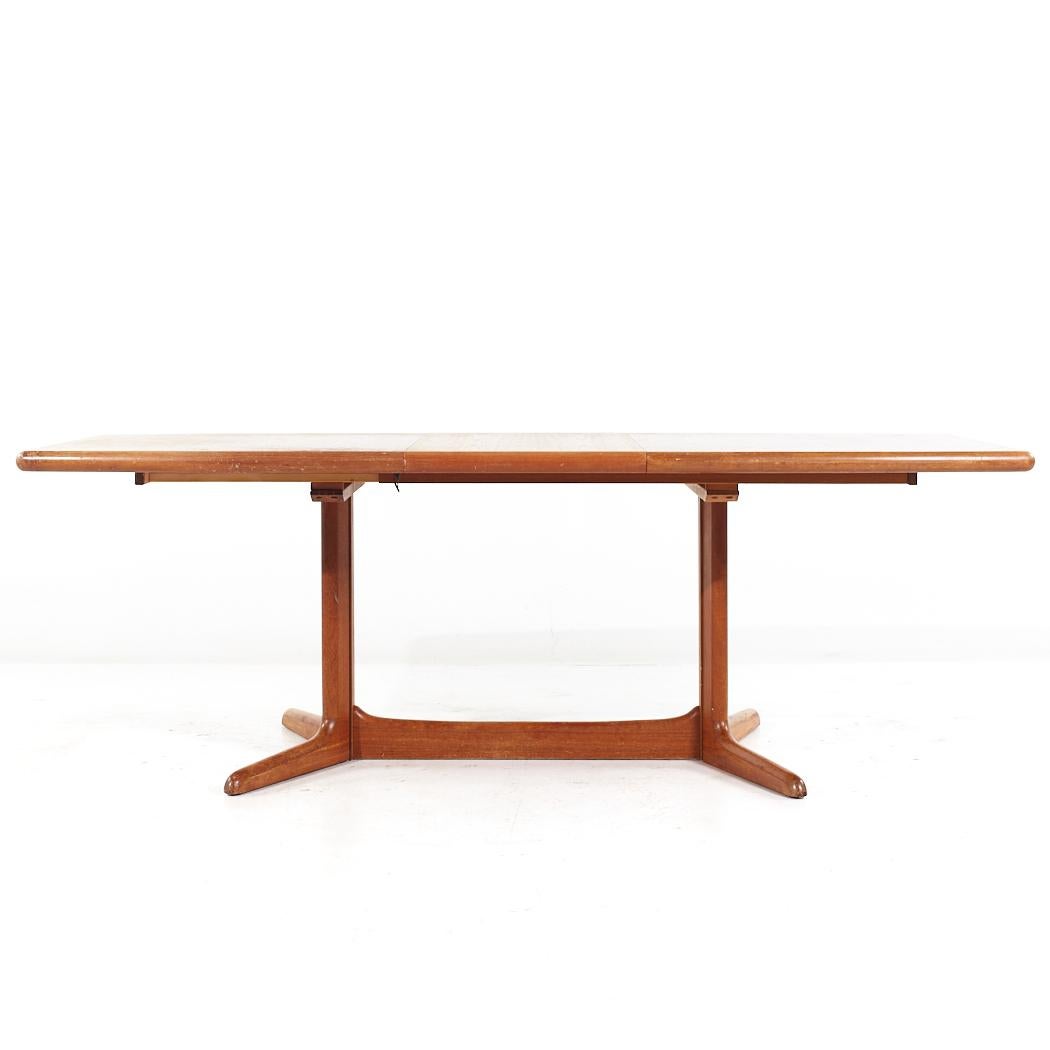 Dyrlund Style Mid Century Danish Teak Expanding Dining Table with 2 Leaves For Sale 2