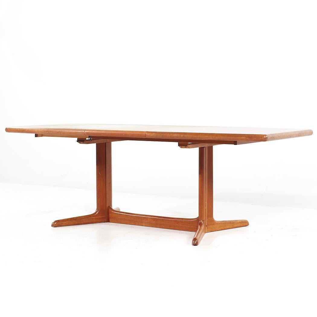 Dyrlund Style Mid Century Danish Teak Expanding Dining Table with 2 Leaves For Sale 3