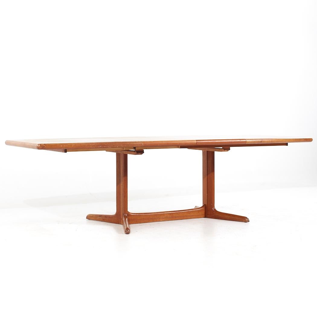 Dyrlund Style Mid Century Danish Teak Expanding Dining Table with 2 Leaves For Sale 4
